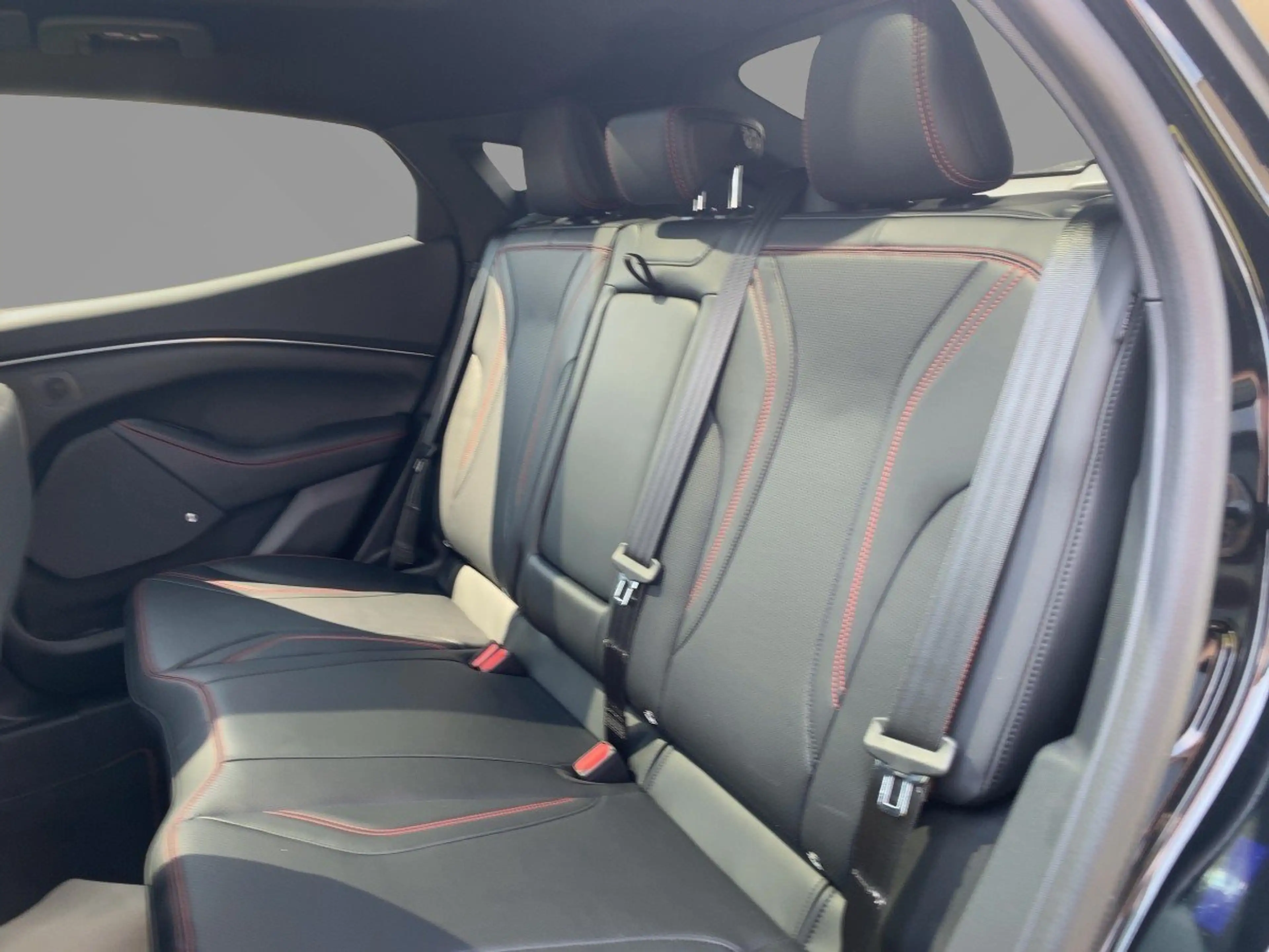 Ford Mustang Mach-E (Extended Range 99kWh) Premium LM — photo 8
