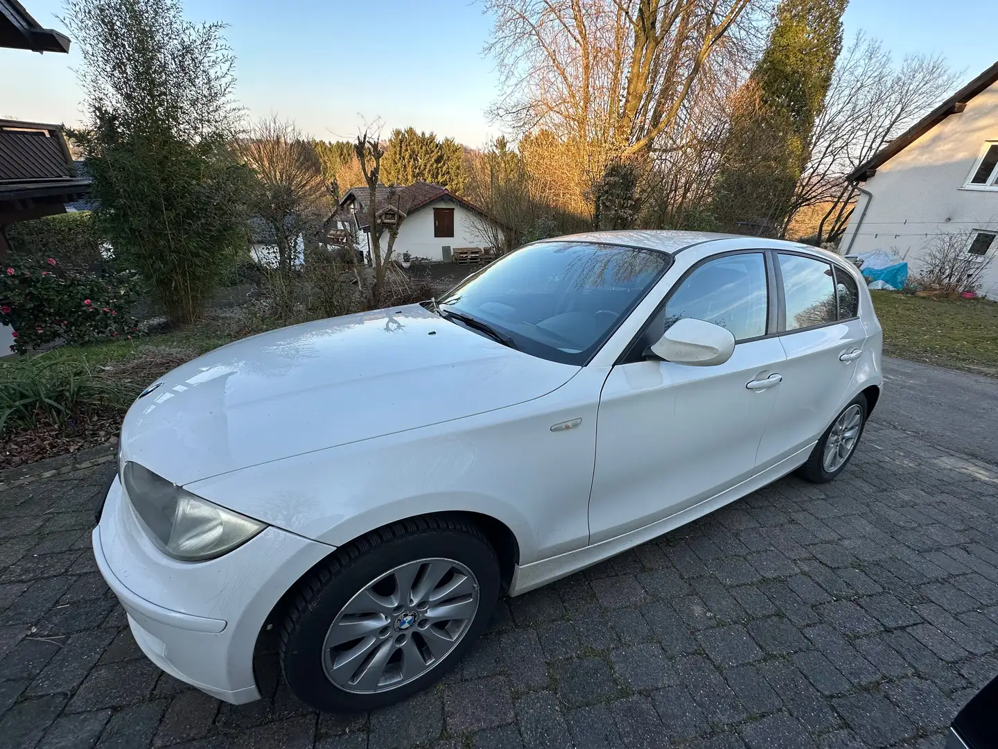BMW 116 1er Diesel (5-Türer) 116d DPF Edition Lifestyle Weiß - 1