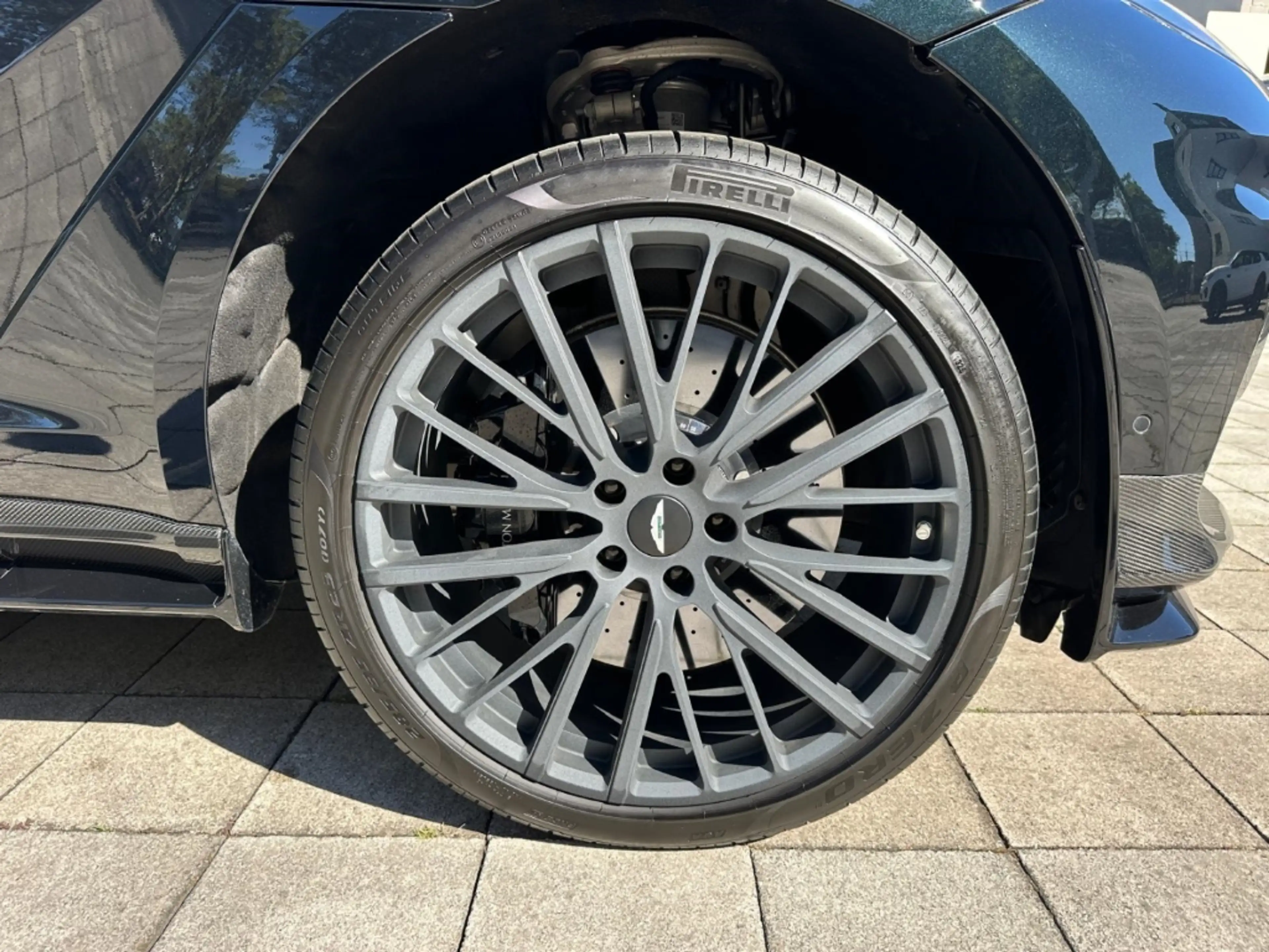 Aston Martin DBX 707 Oberon Black / Phantom Grey Carbon Ext. — photo 7