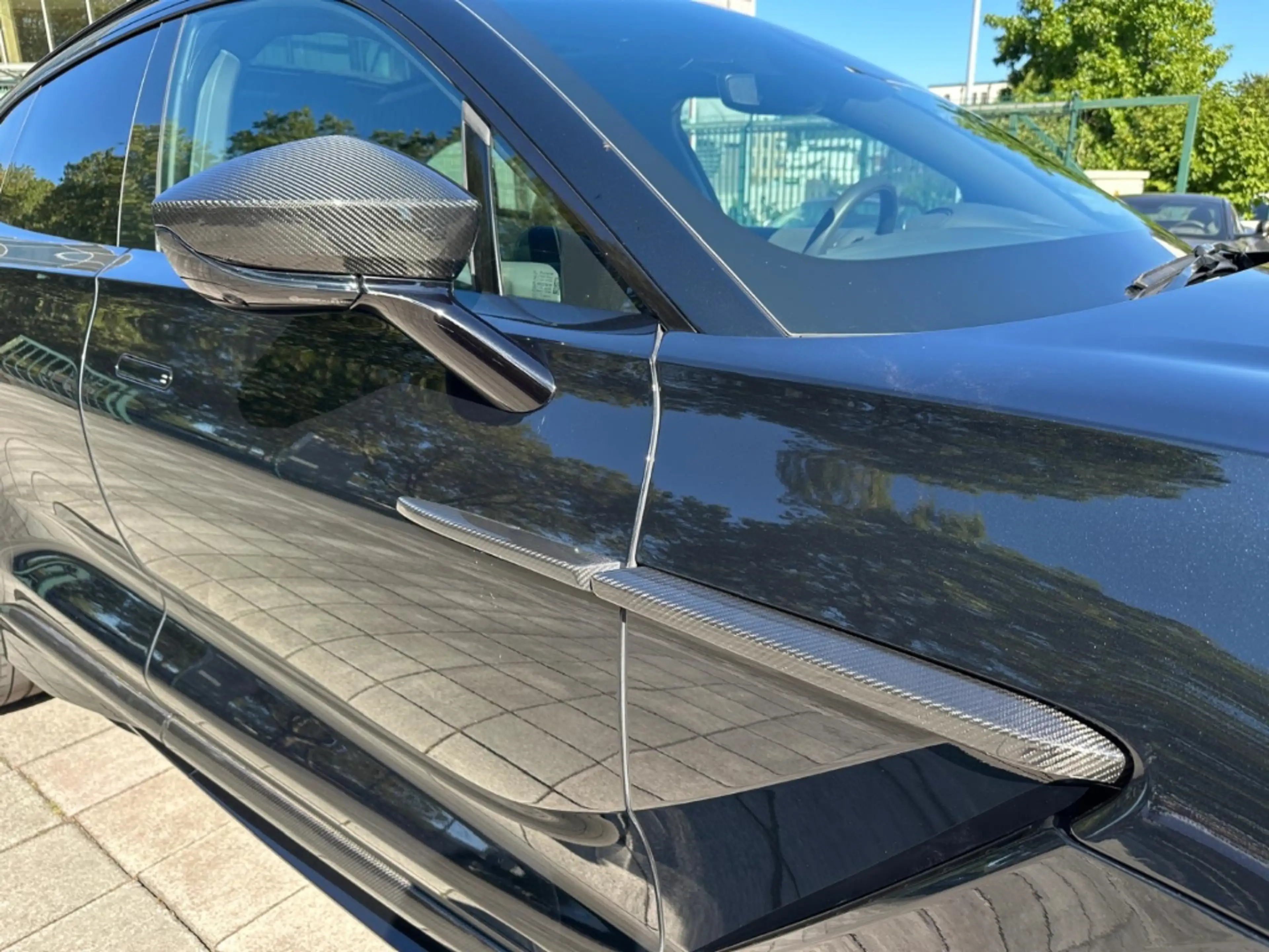 Aston Martin DBX 707 Oberon Black / Phantom Grey Carbon Ext. — photo 8