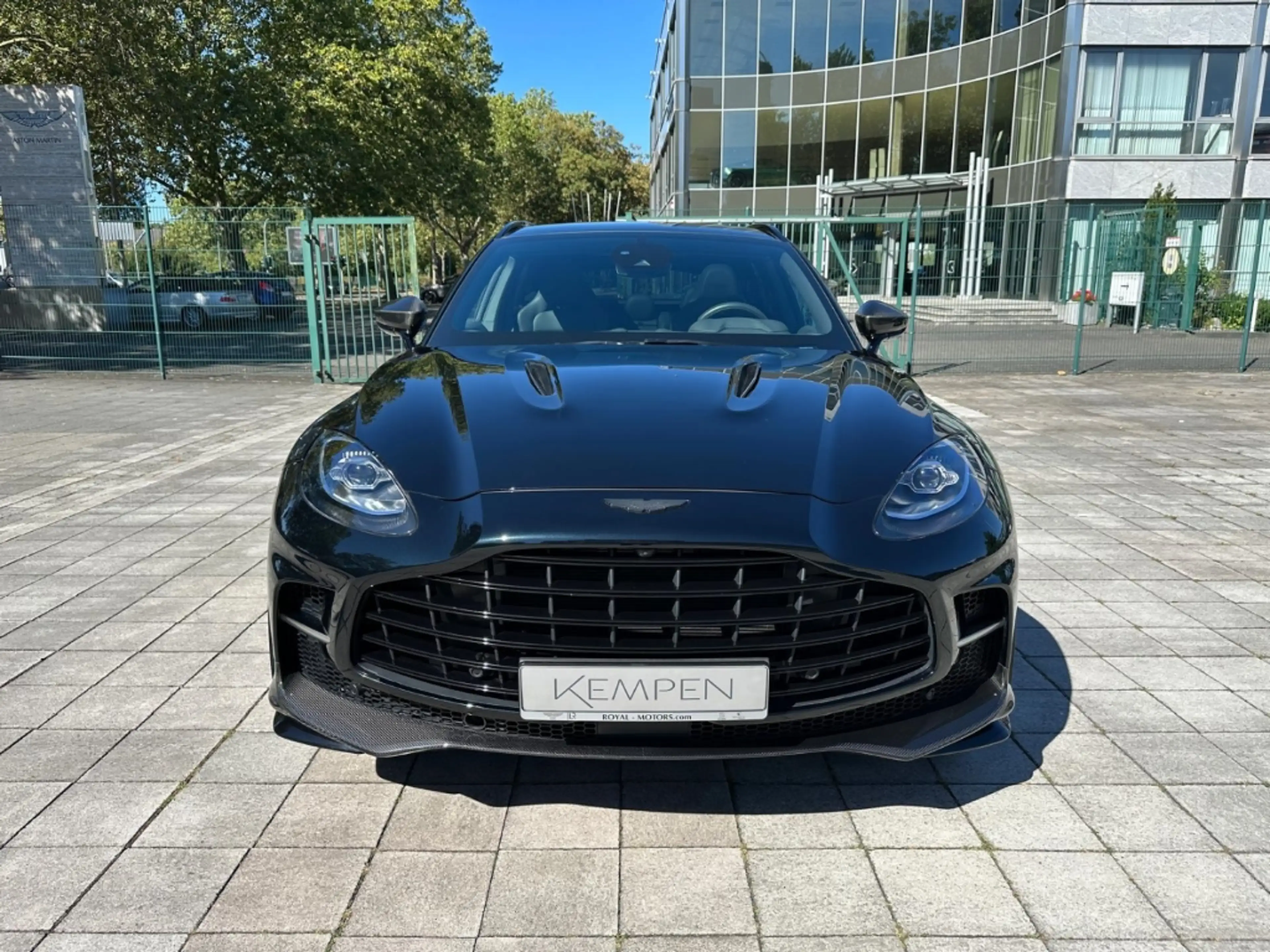 Aston Martin DBX 707 Oberon Black / Phantom Grey Carbon Ext. — photo 2