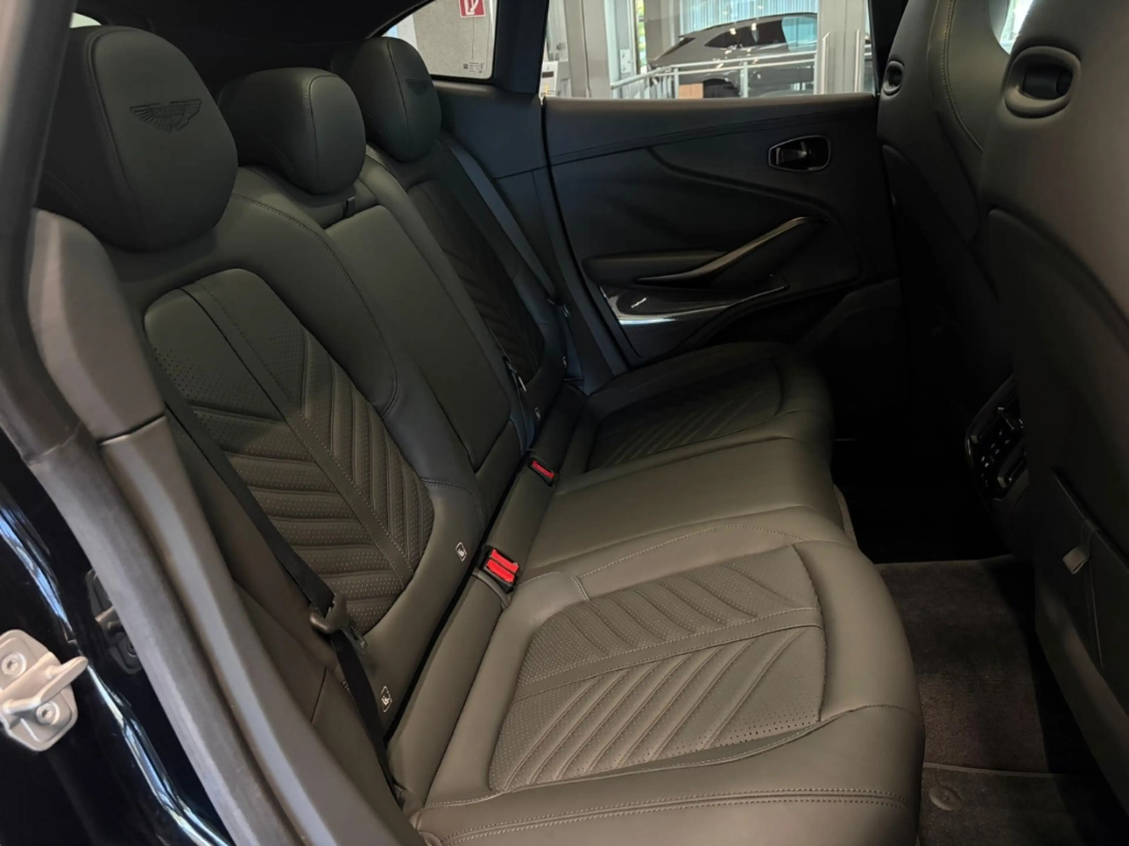 Aston Martin DBX 707 Oberon Black / Phantom Grey Carbon Ext. — photo 14