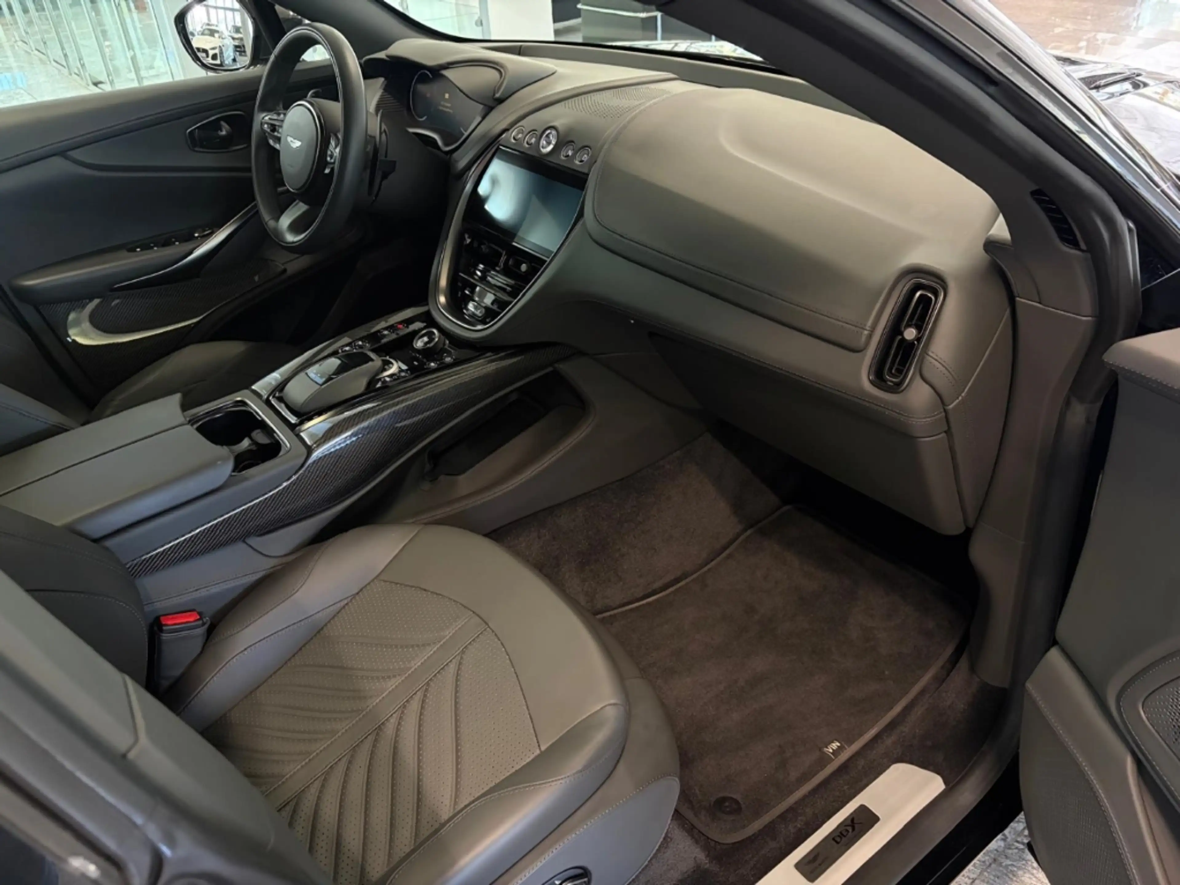 Aston Martin DBX 707 Oberon Black / Phantom Grey Carbon Ext. — photo 15
