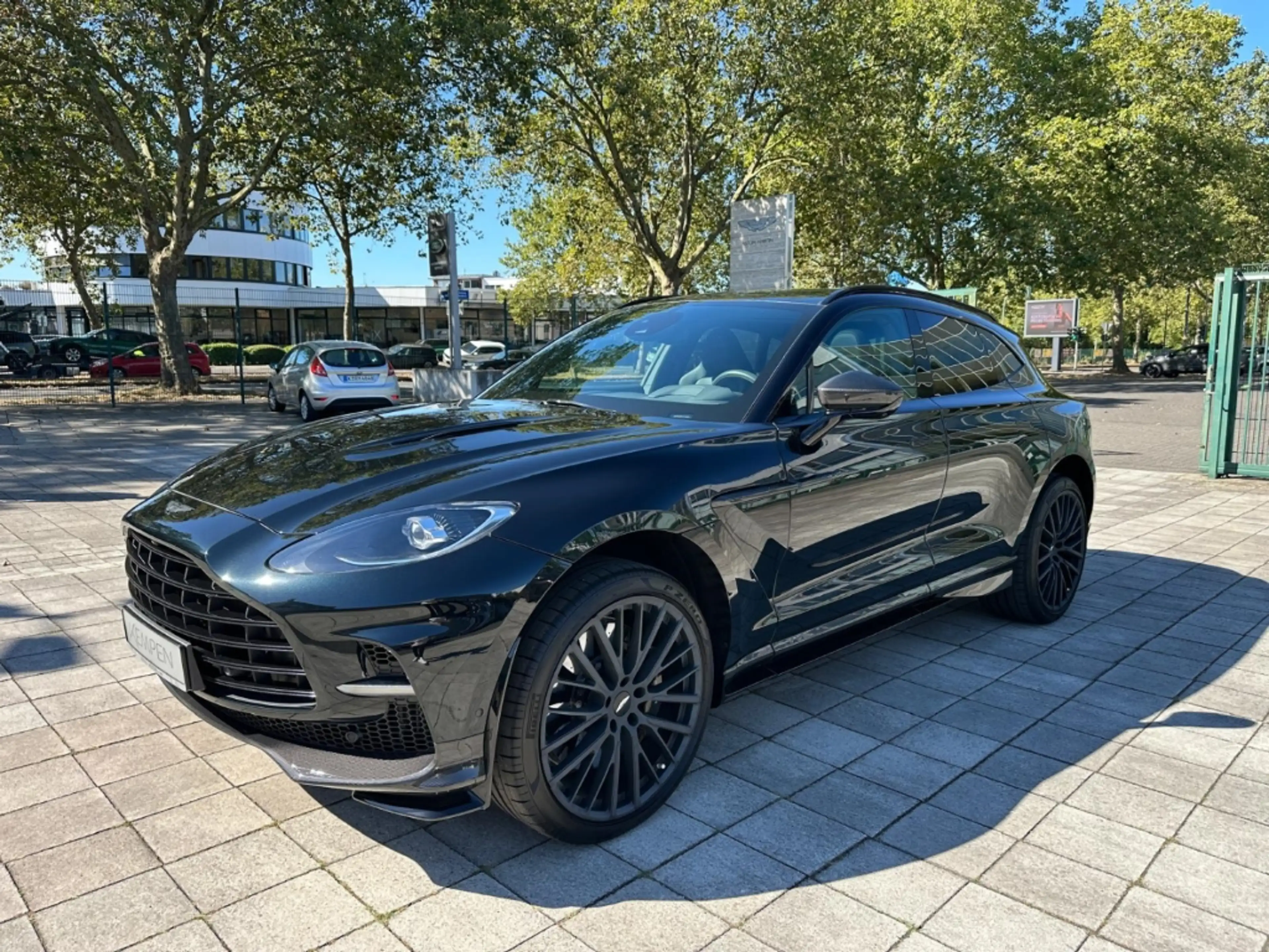 Aston Martin DBX 707 Oberon Black / Phantom Grey Carbon Ext. — photo 3
