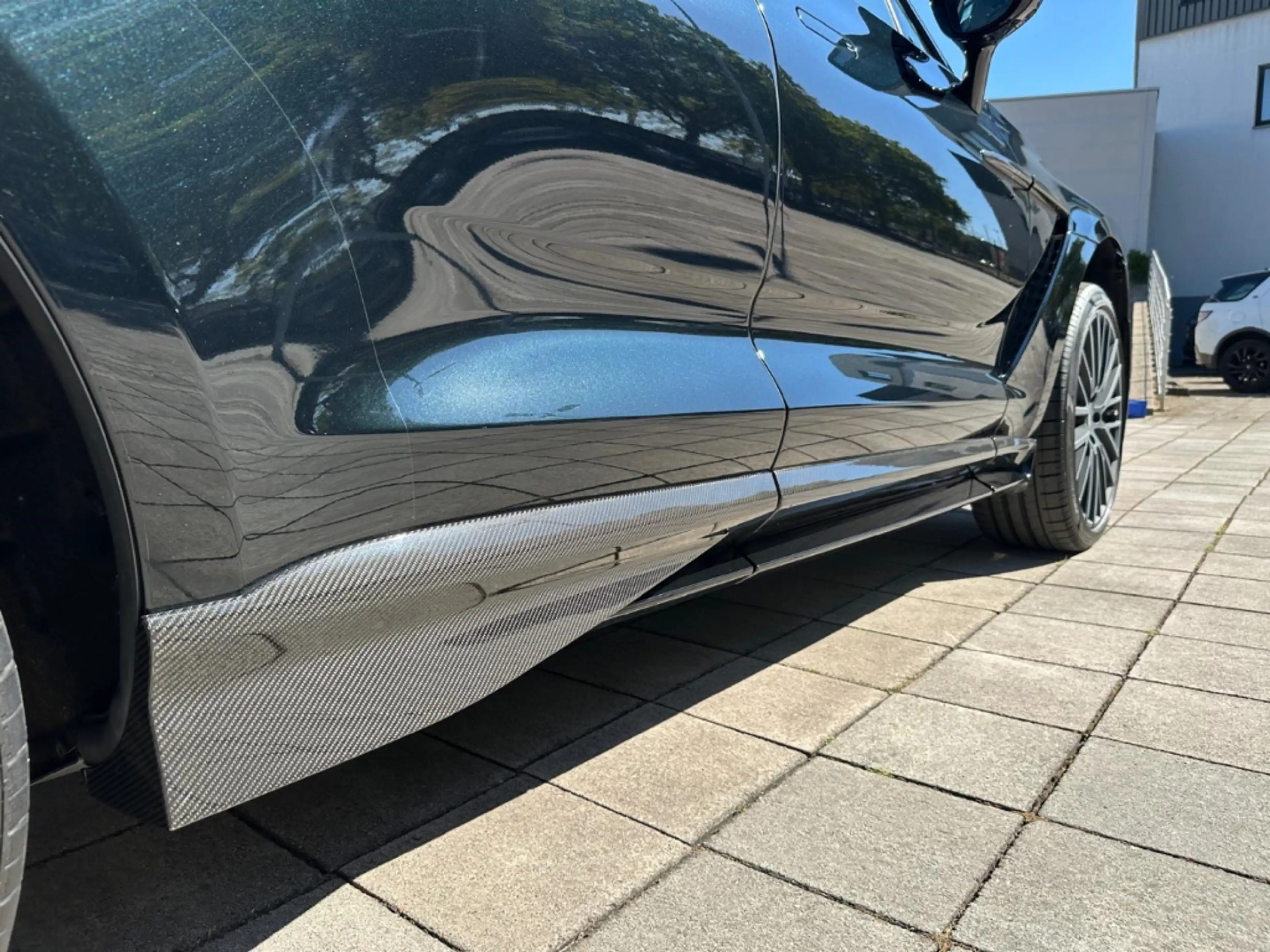 Aston Martin DBX 707 Oberon Black / Phantom Grey Carbon Ext. — photo 9