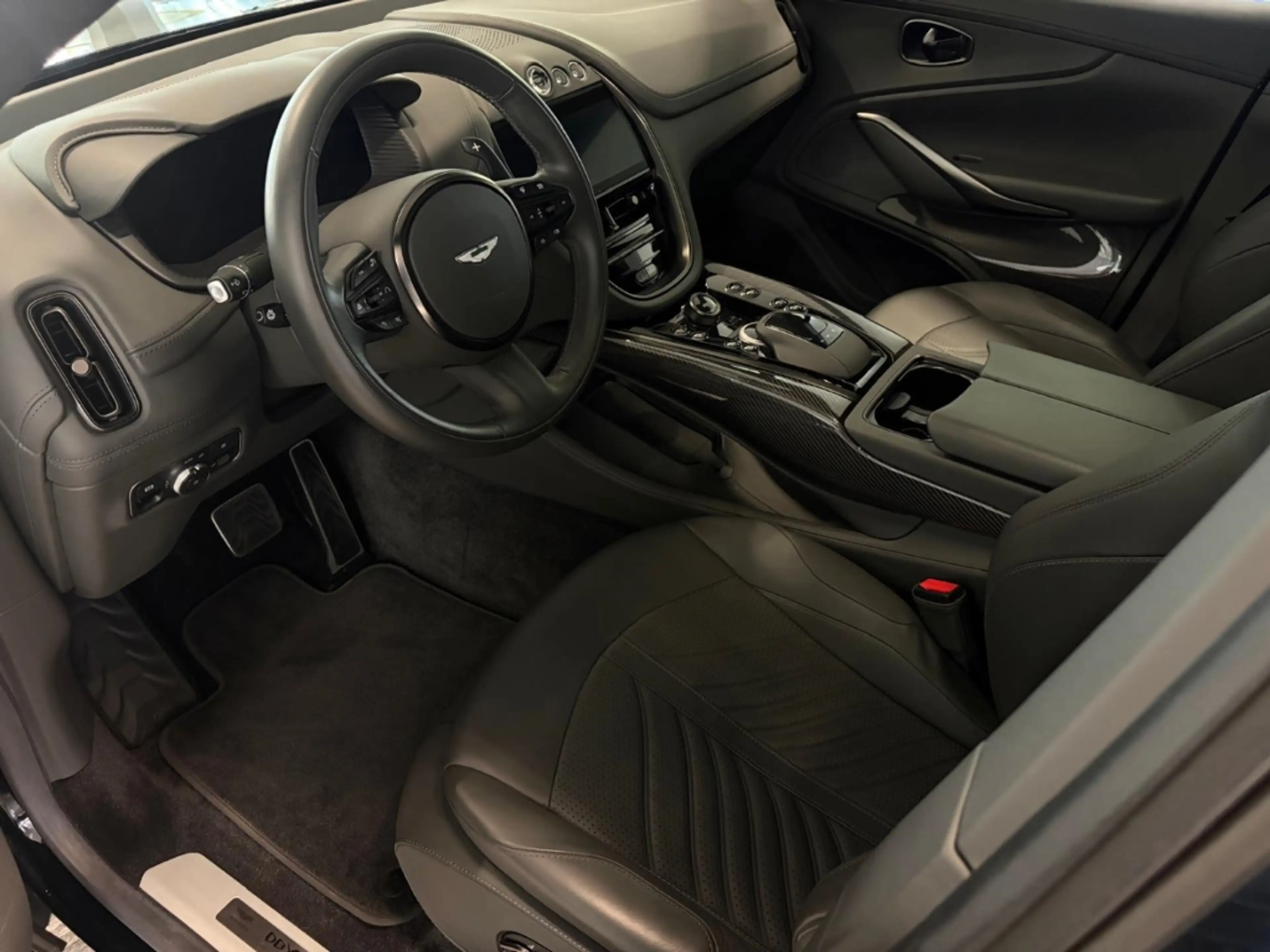 Aston Martin DBX 707 Oberon Black / Phantom Grey Carbon Ext. — photo 10