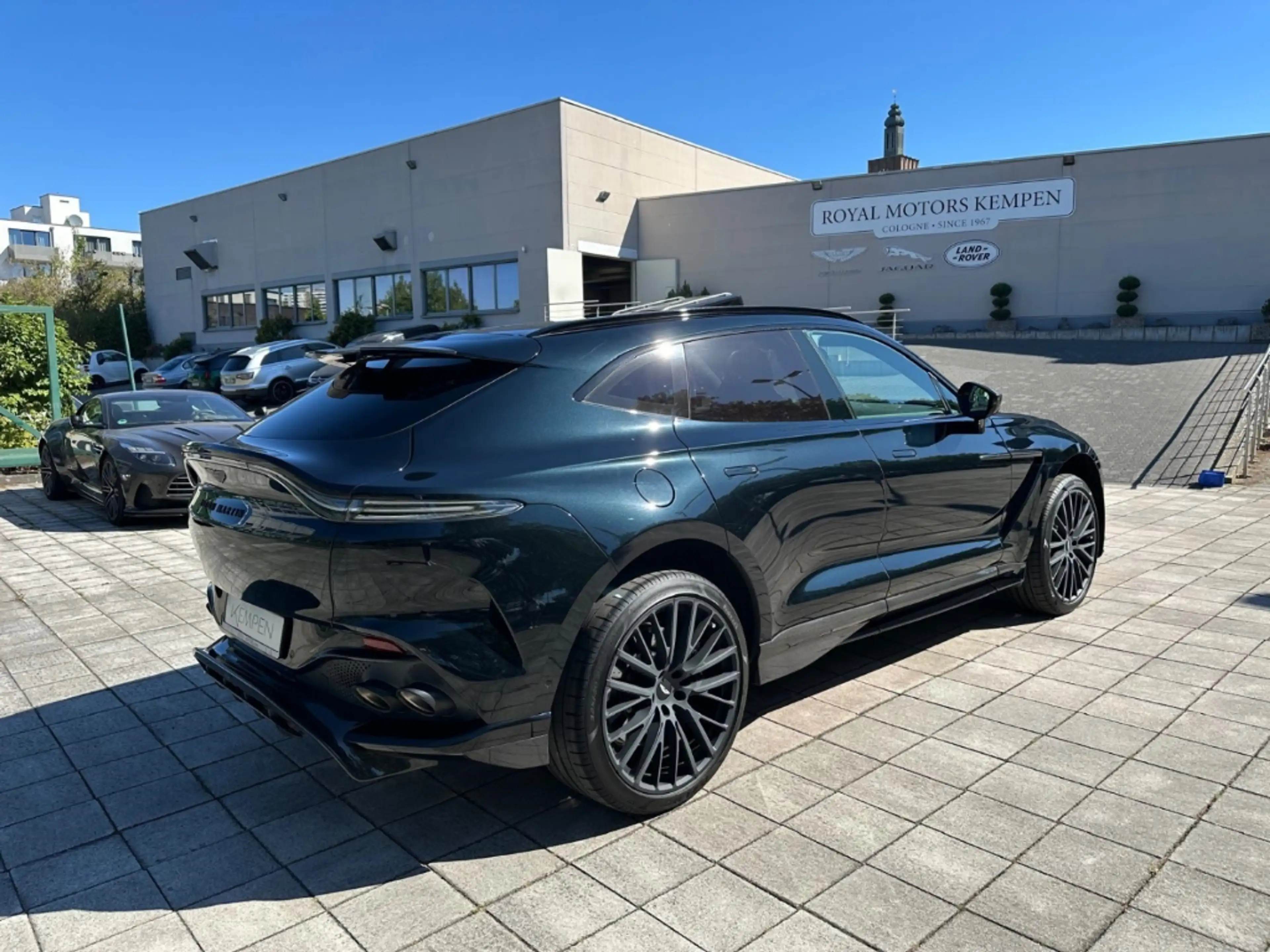 Aston Martin DBX 707 Oberon Black / Phantom Grey Carbon Ext. — photo 6