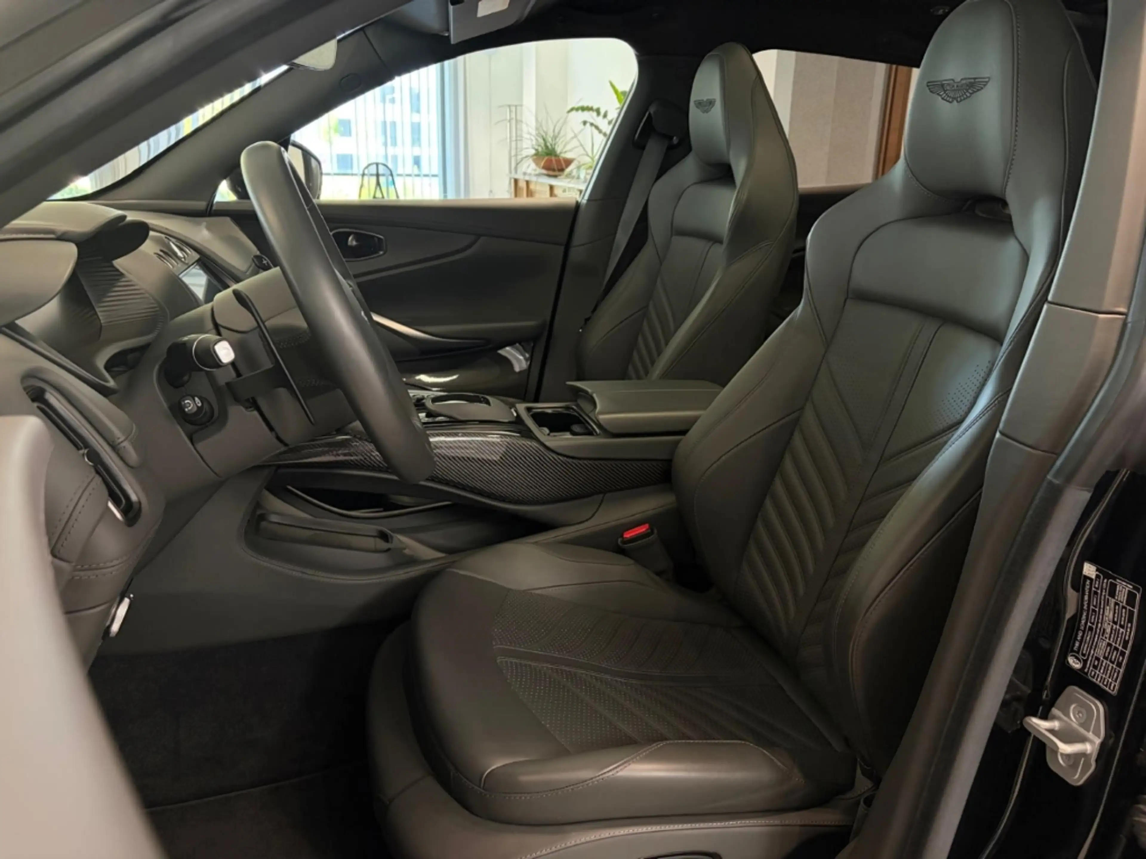 Aston Martin DBX 707 Oberon Black / Phantom Grey Carbon Ext. — photo 12