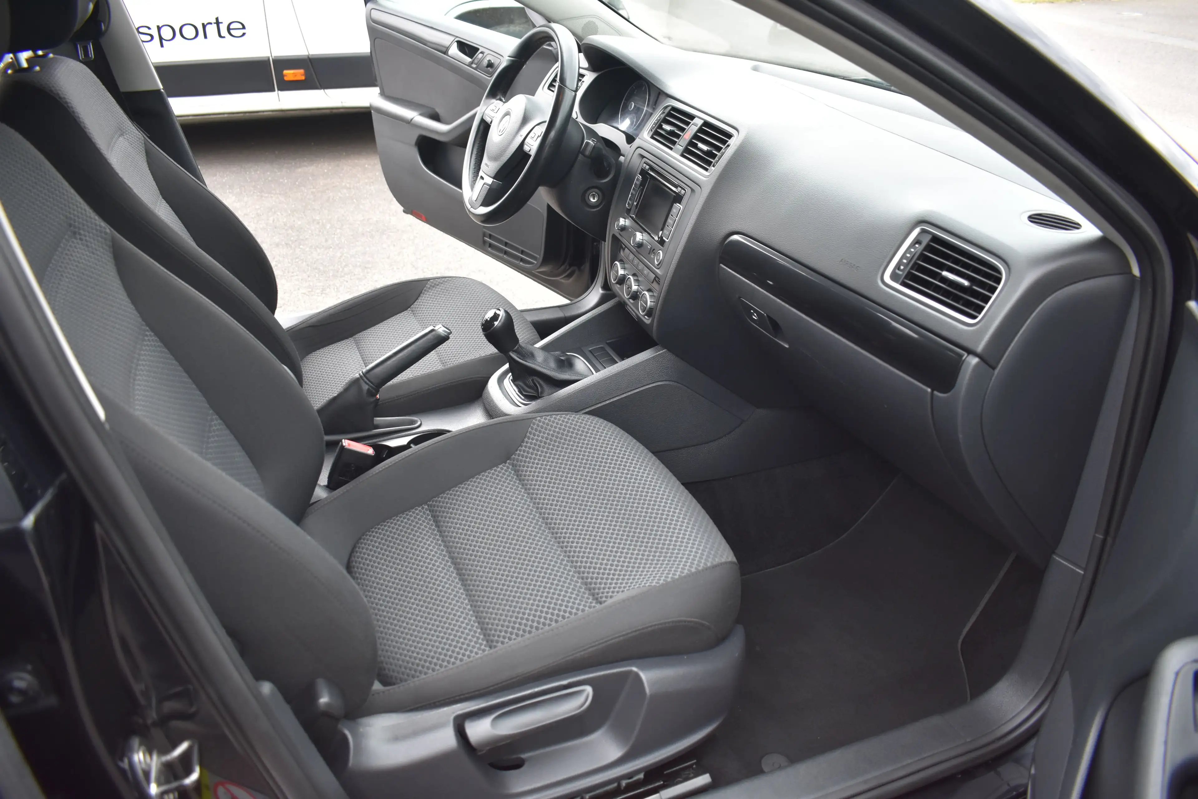Volkswagen Jetta Comfortline BMT *PDC*TEMPOMAT*ALLWETTER*TÜV NEU — photo 11
