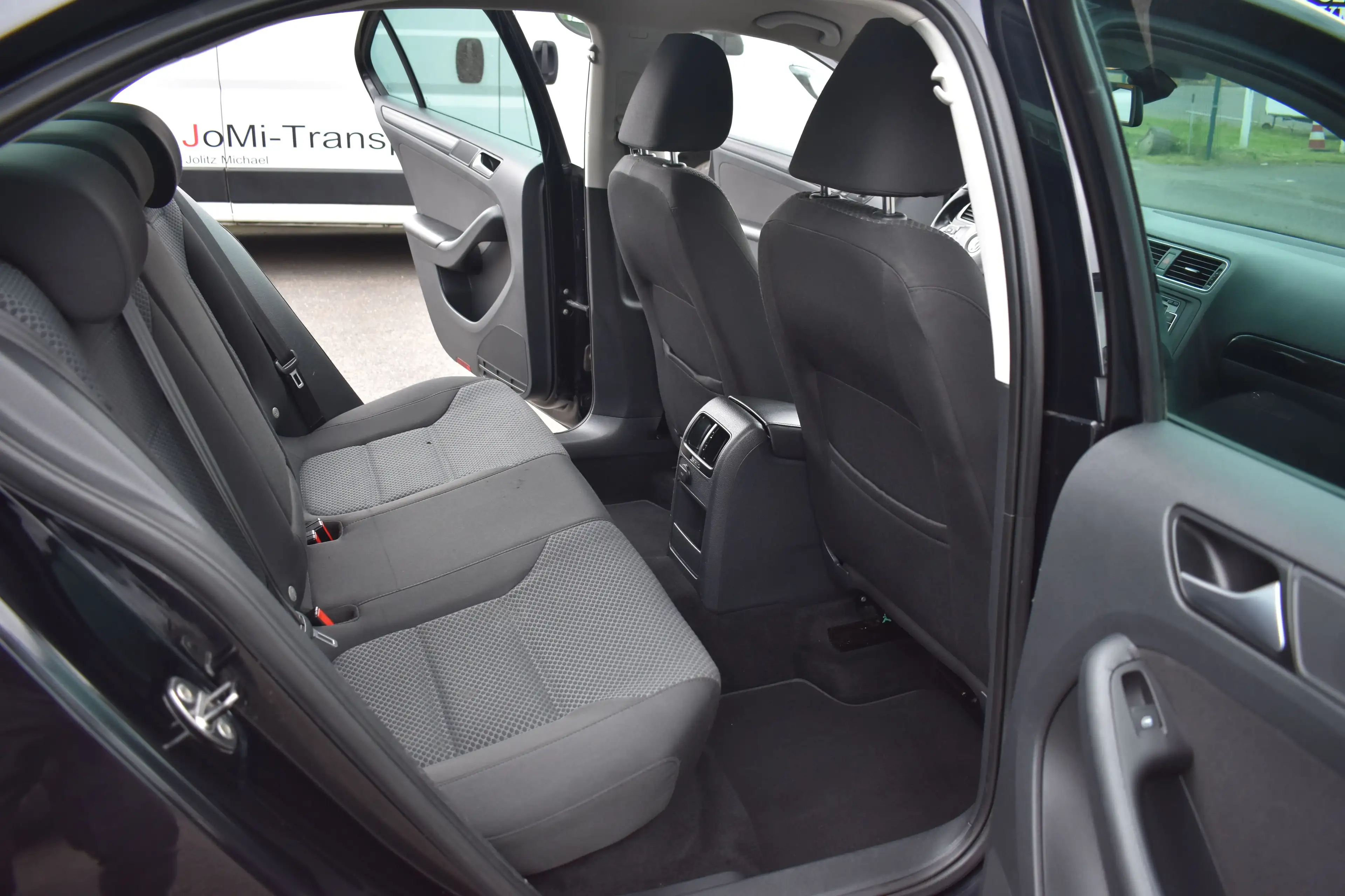 Volkswagen Jetta Comfortline BMT *PDC*TEMPOMAT*ALLWETTER*TÜV NEU — photo 12