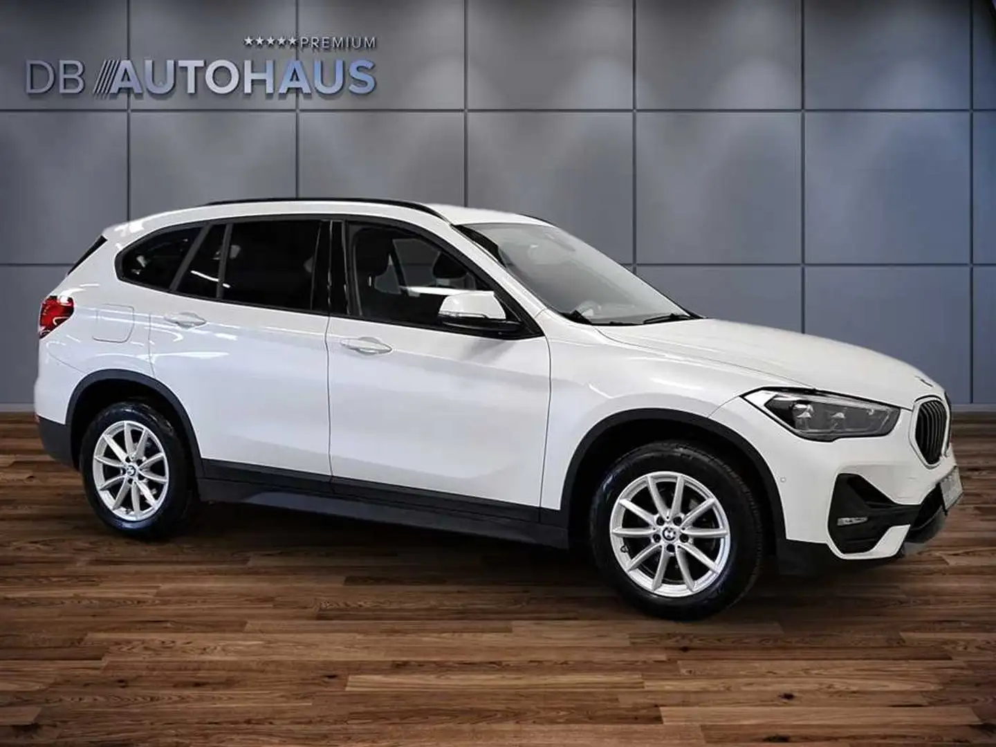 BMW X1 sDrive 18d Advantage Steptronic Bílá - 2