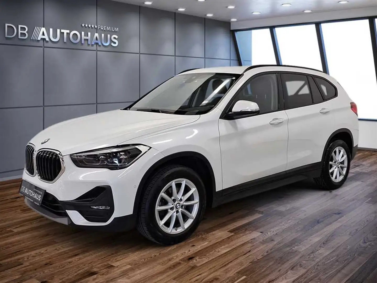 BMW X1 sDrive 18d Advantage Steptronic Bílá - 1