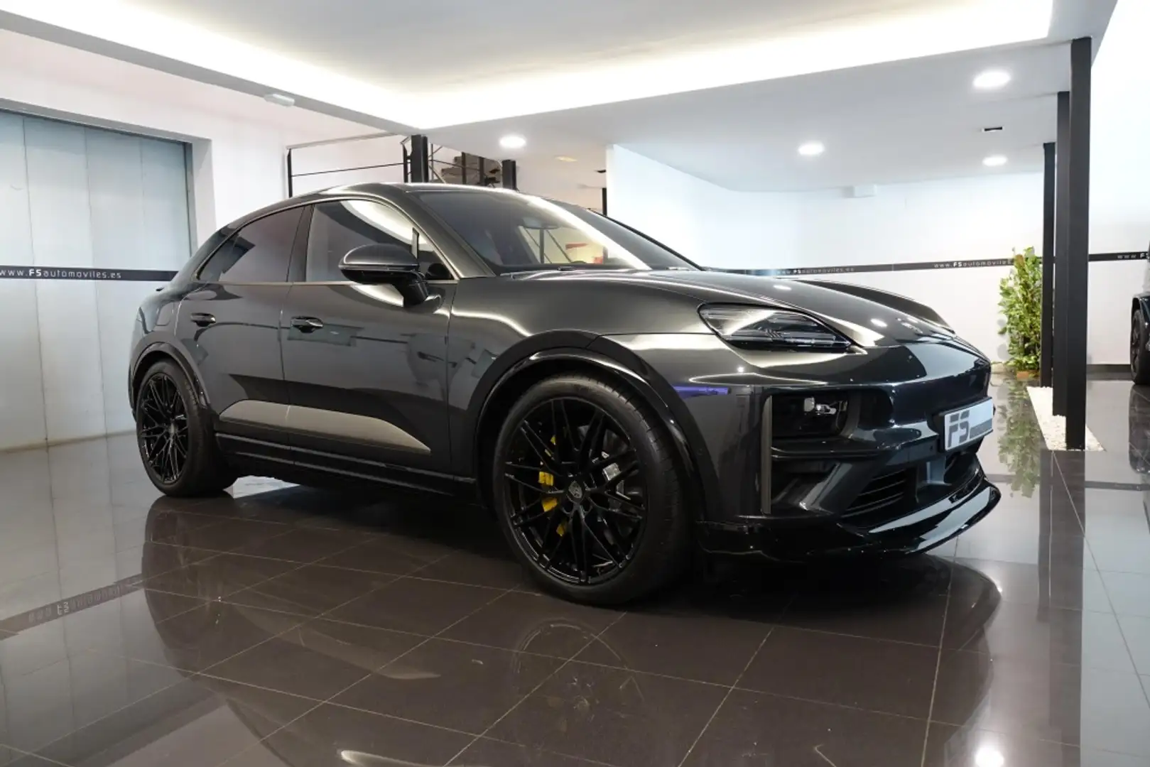 Porsche Macan Turbo Gris - 1