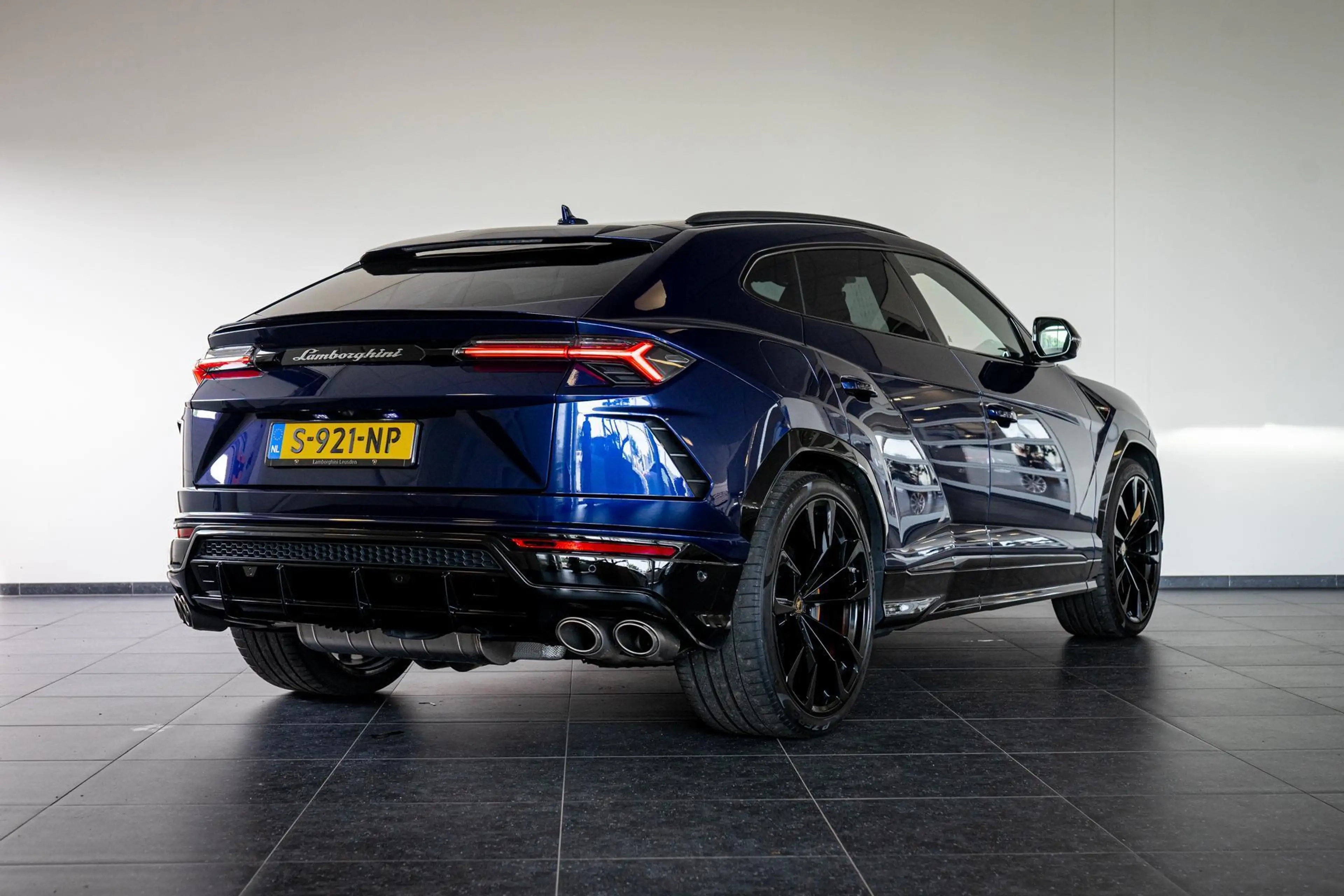 Lamborghini Urus 4.0 V8 | Akra | 23 Inch | Pano | B&O | HUD — photo 11