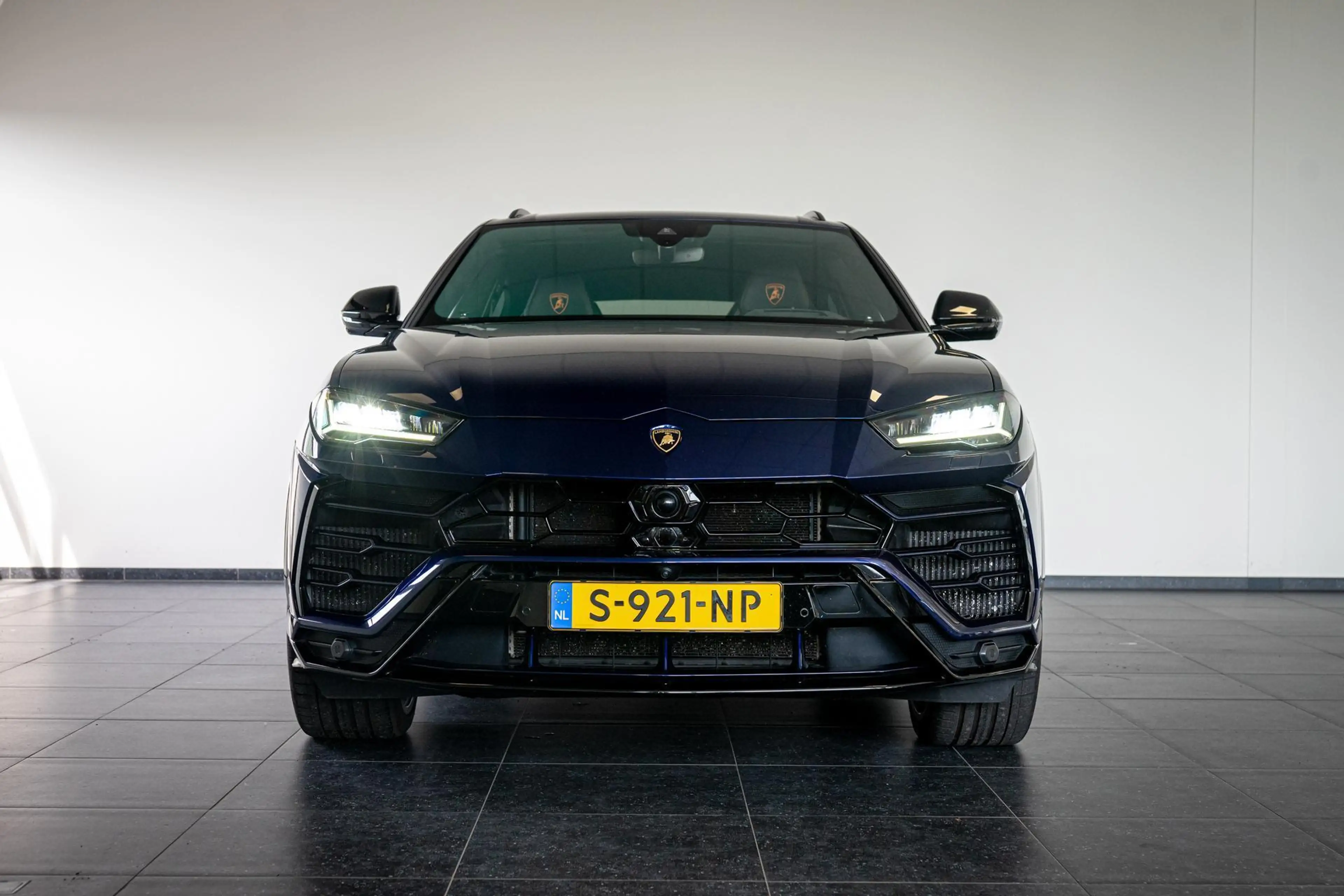 Lamborghini Urus 4.0 V8 | Akra | 23 Inch | Pano | B&O | HUD — photo 2