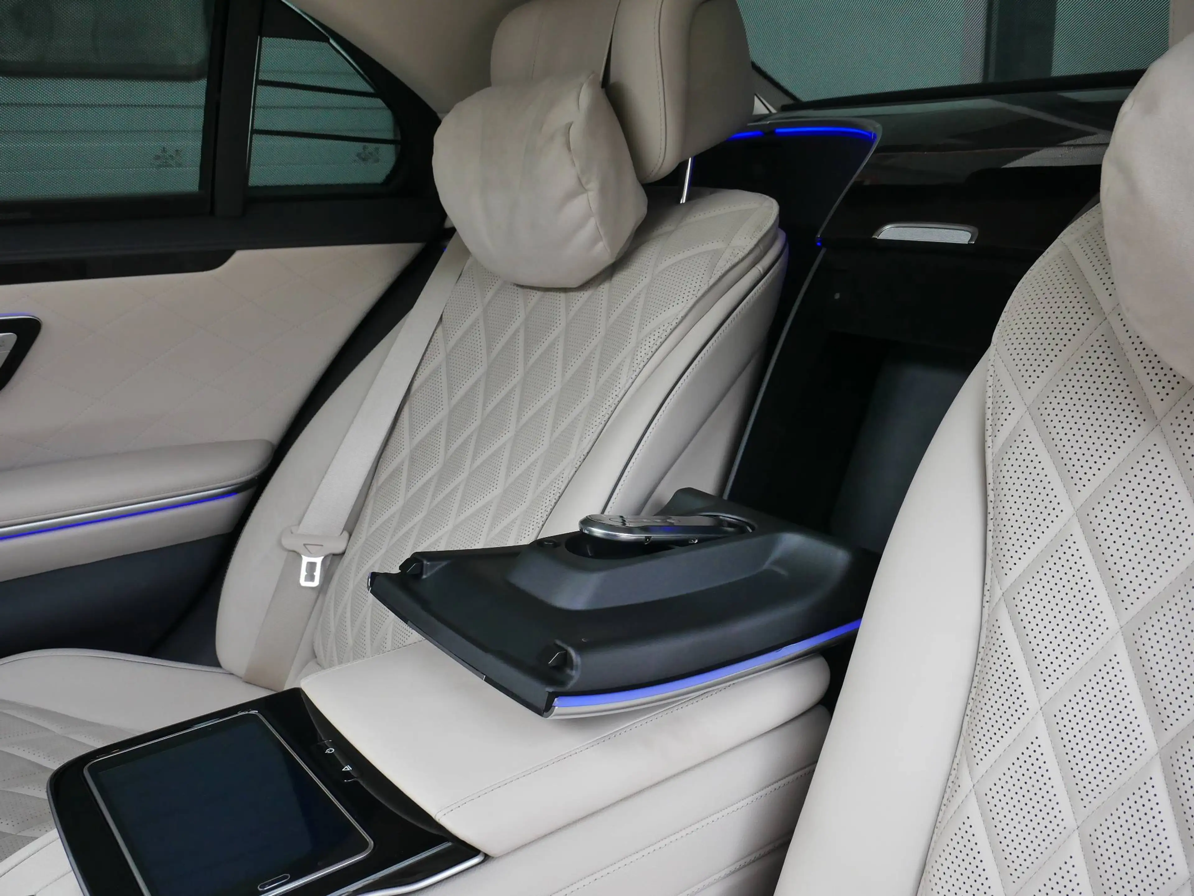 Mercedes-Benz S 580 e L Long Business Class Seats/Tables/Nappa — photo 14