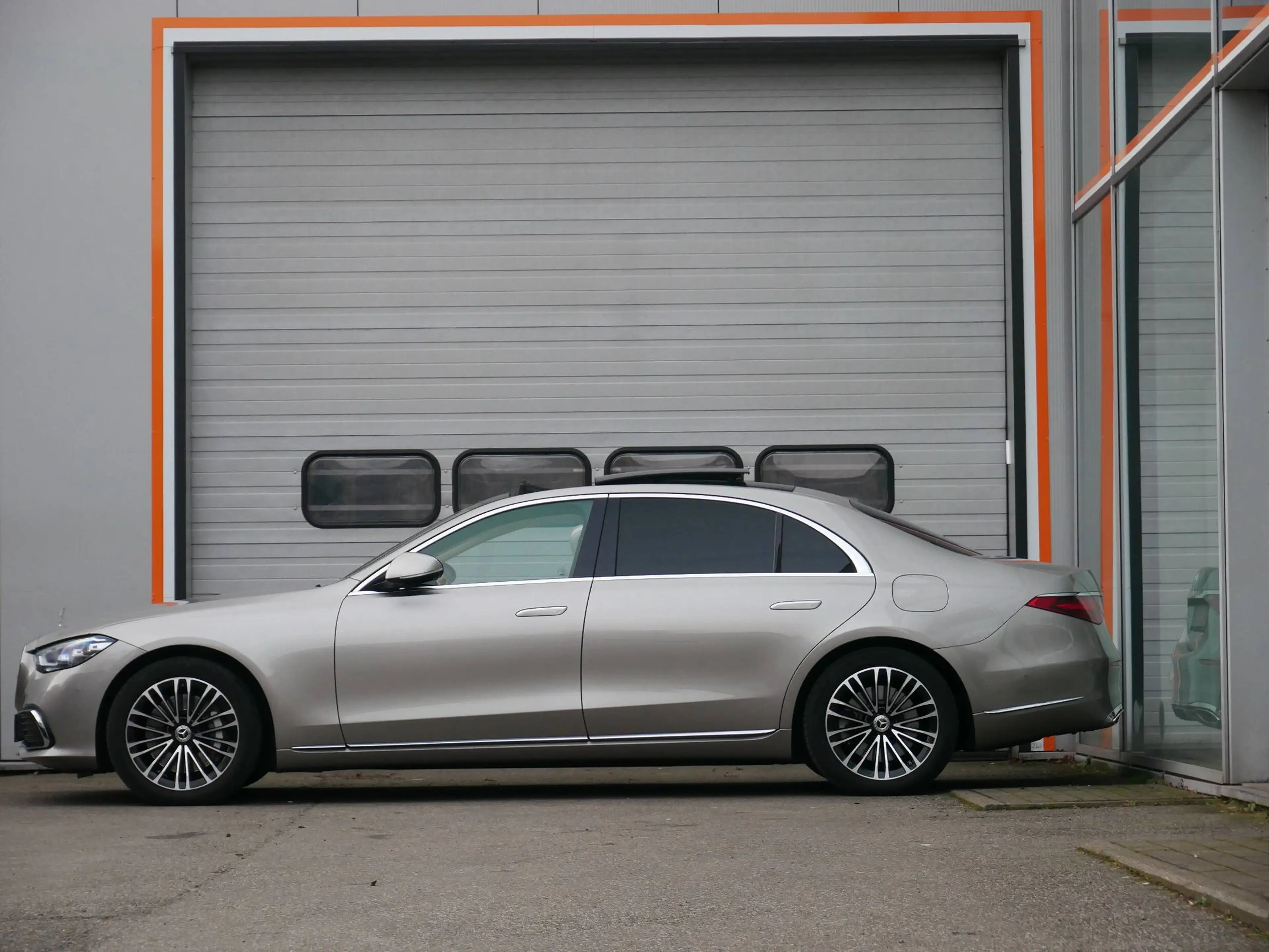Mercedes-Benz S 580 e L Long Business Class Seats/Tables/Nappa — photo 6