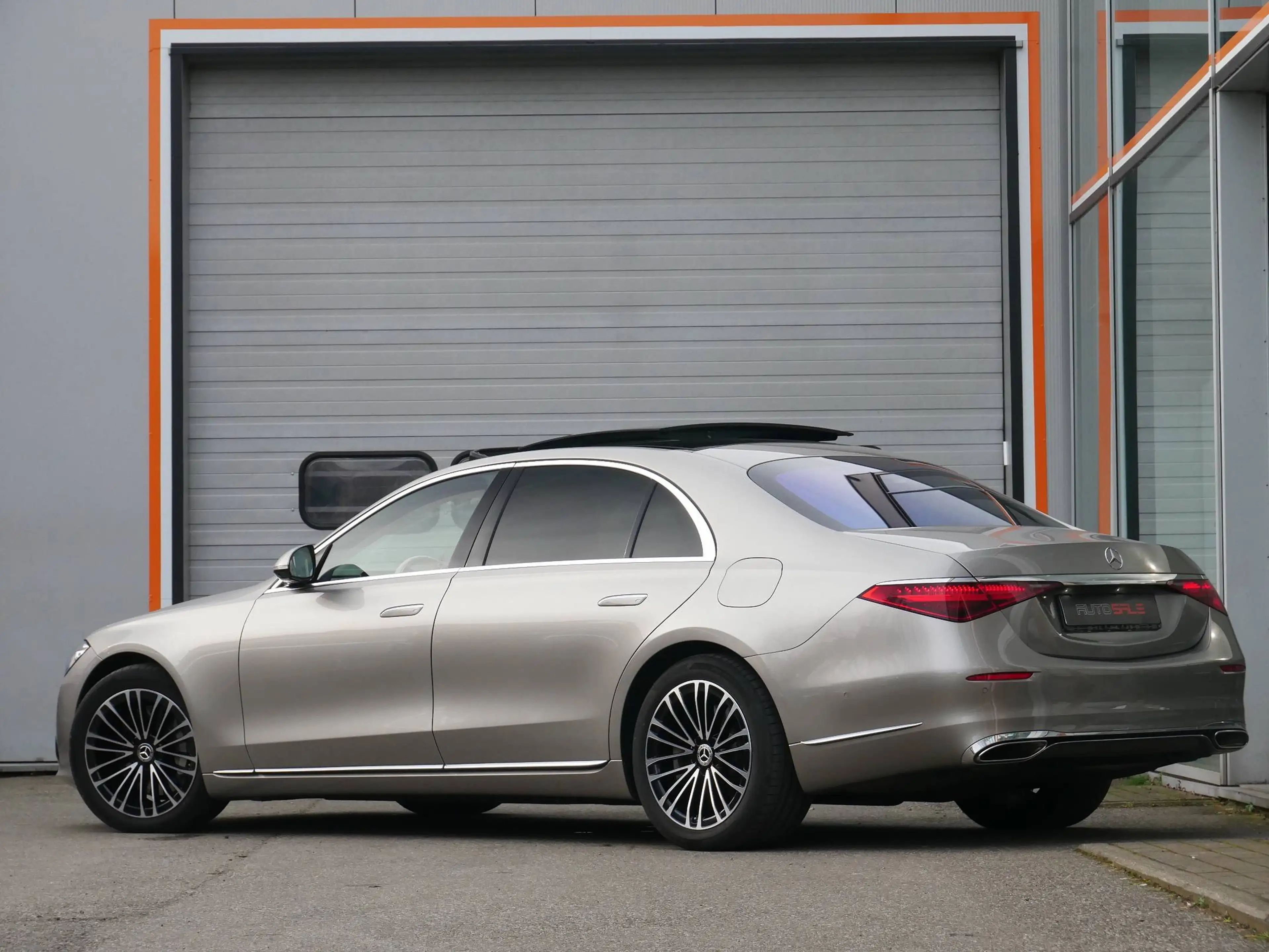 Mercedes-Benz S 580 e L Long Business Class Seats/Tables/Nappa — photo 5