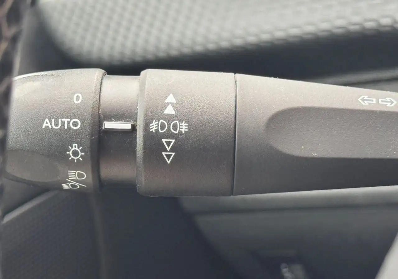 Peugeot 208 208 — photo 19