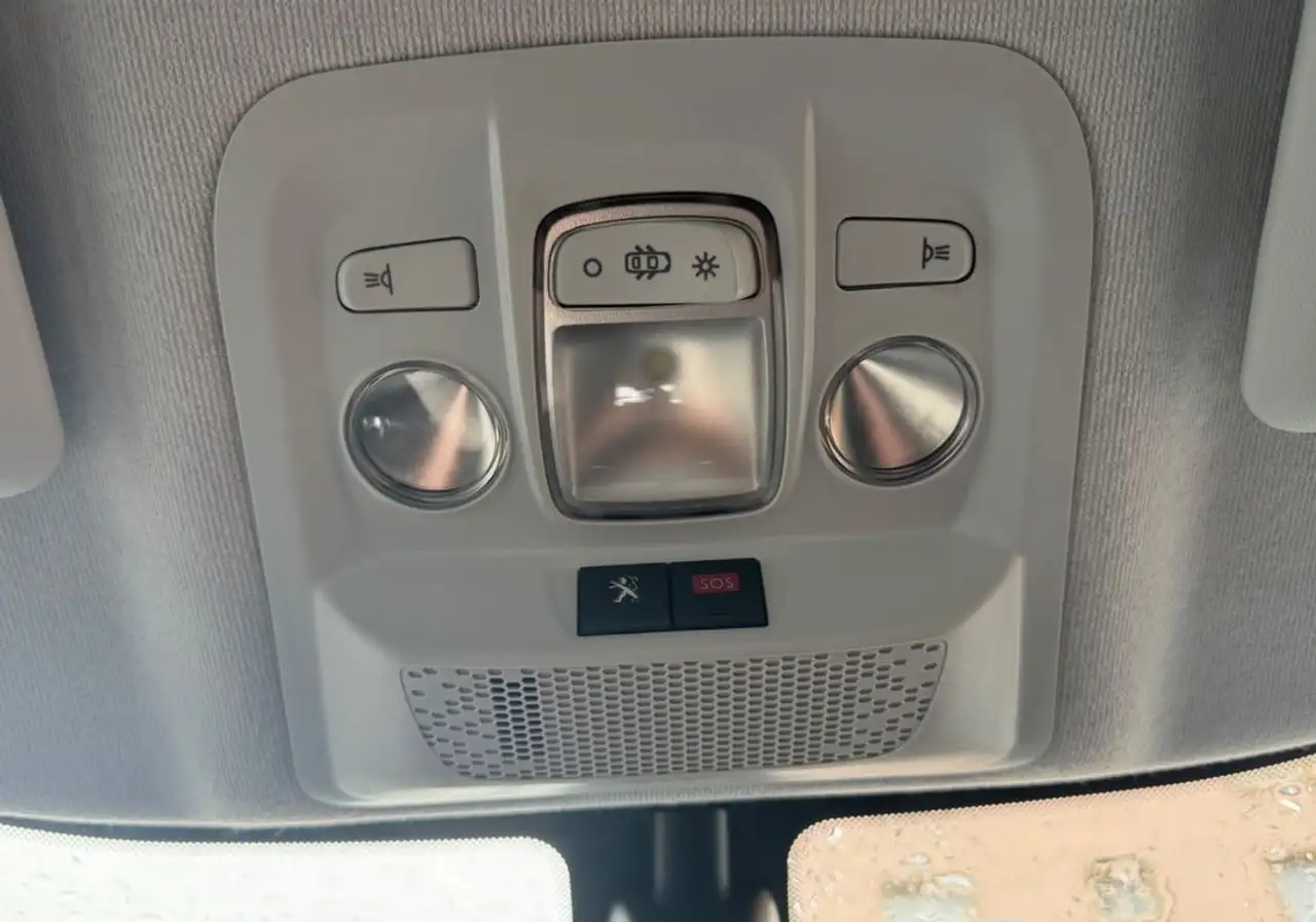 Peugeot 208 208 — photo 27