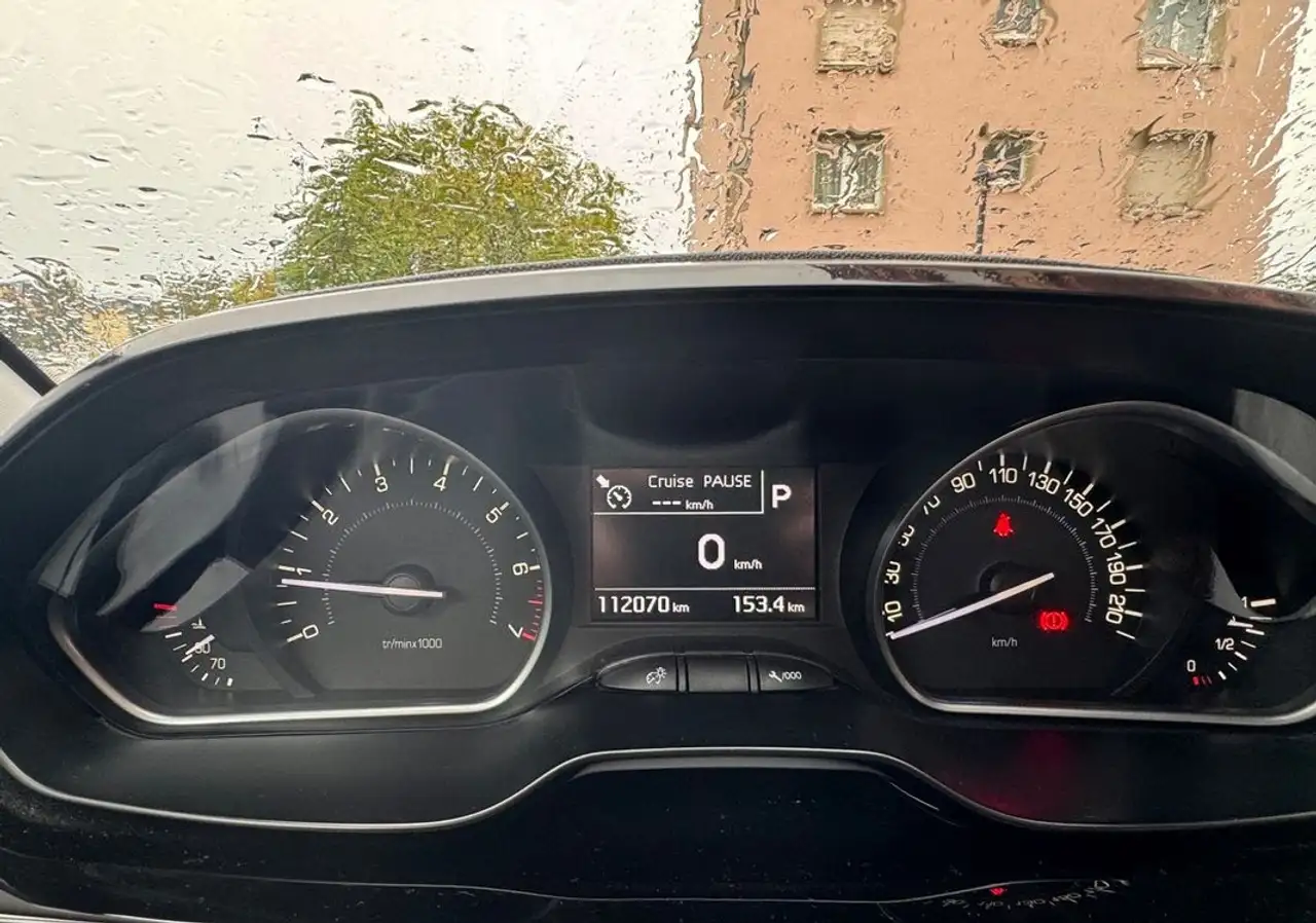 Peugeot 208 208 — photo 21