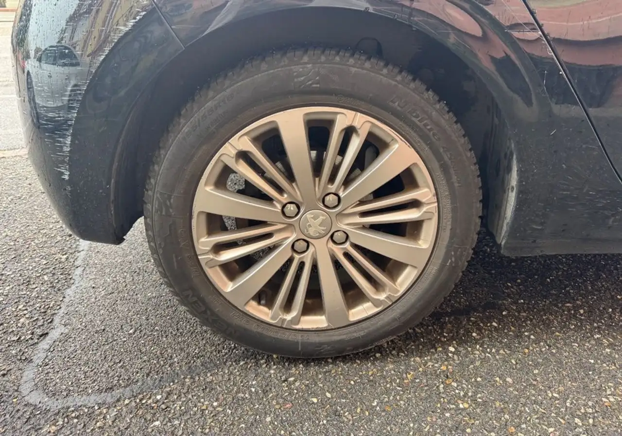 Peugeot 208 208 — photo 29