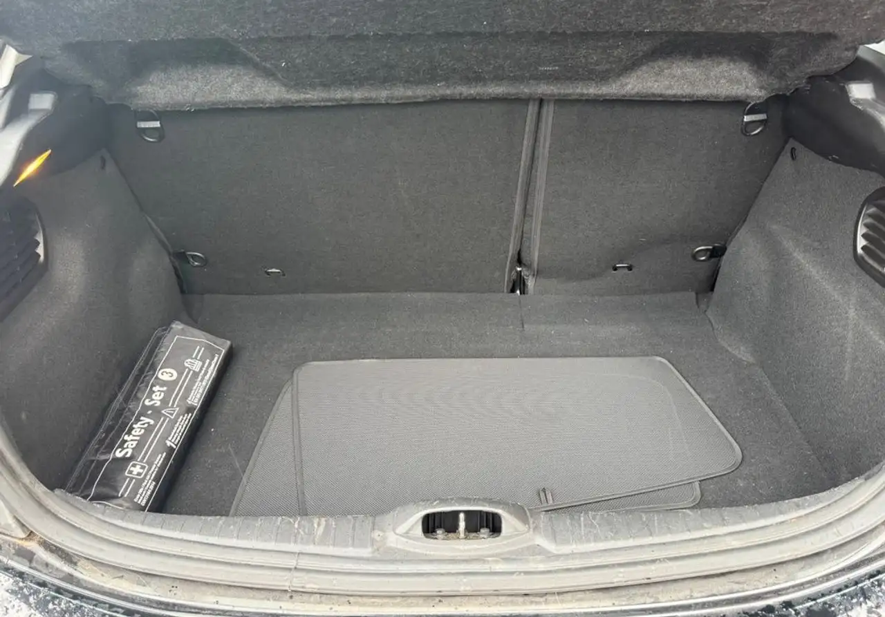 Peugeot 208 208 — photo 28