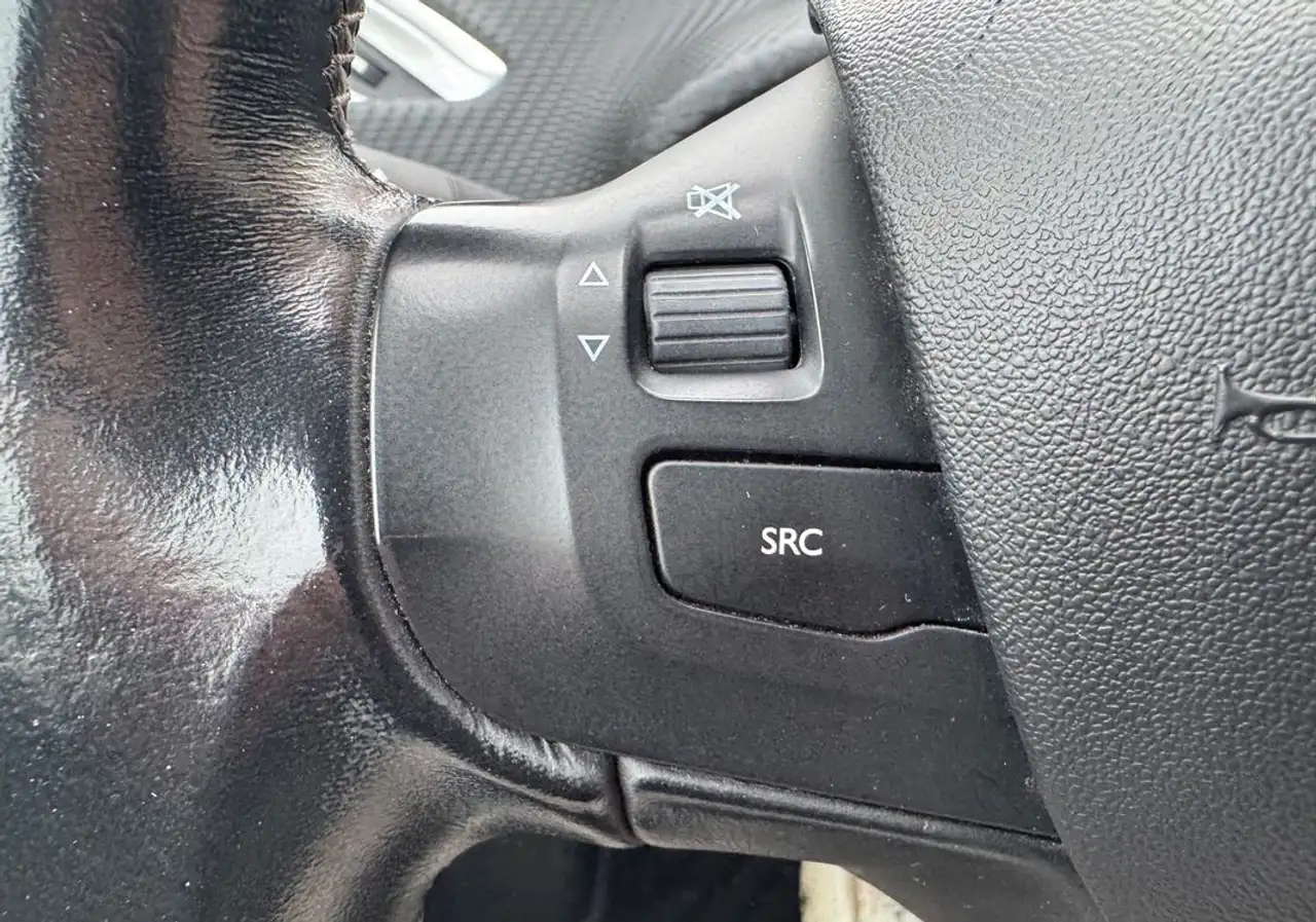 Peugeot 208 208 — photo 17