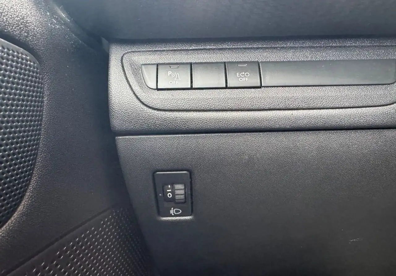 Peugeot 208 208 — photo 16