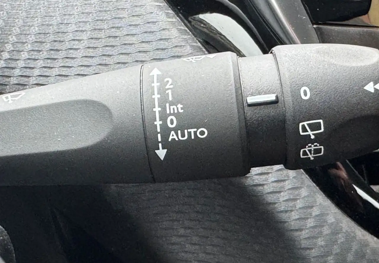 Peugeot 208 208 — photo 20