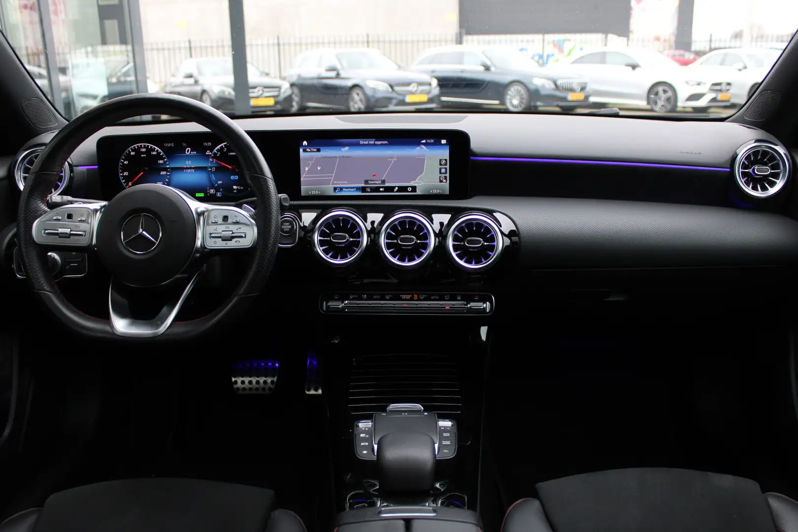 Mercedes-Benz A 250 250e AUT8 AMG Line NIGHT PAKKET PANORAMADAK SFEER Weiß - 2