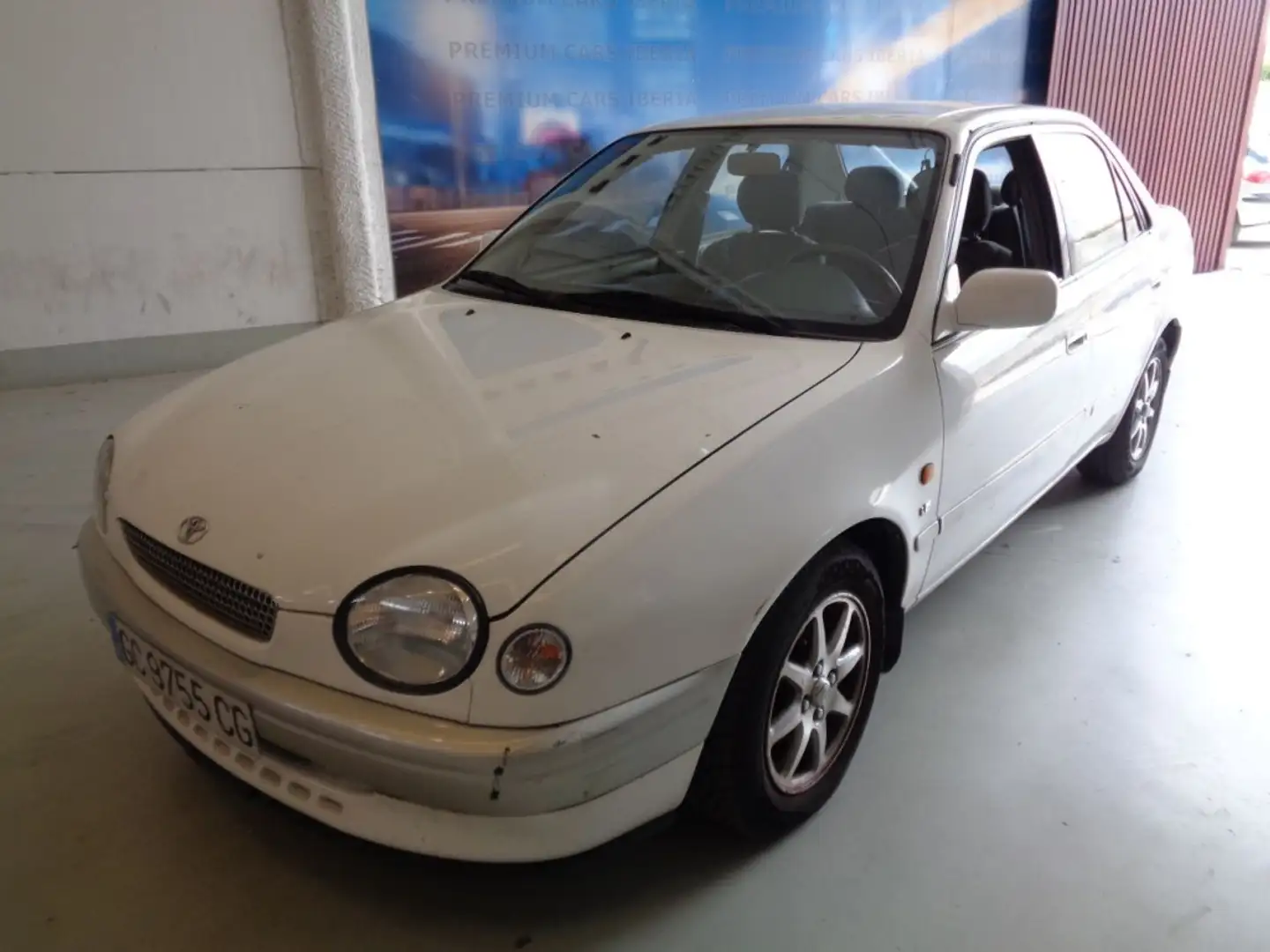 Toyota Corolla Sedán 1.6 Luna Wit - 1