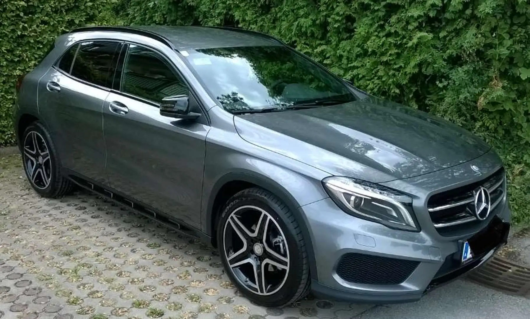 Mercedes-Benz GLA 200 GLA 200 d 4MATIC Aut. Grau - 1