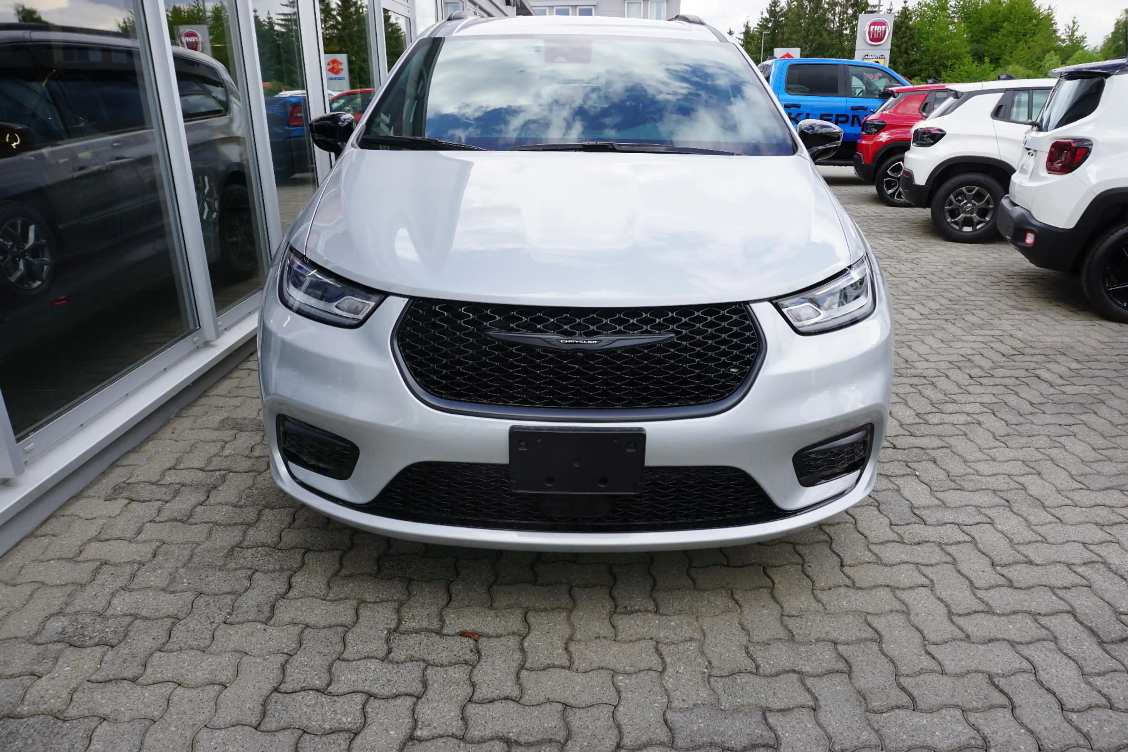 Chrysler Pacifica 3.6 Select FWD — photo 2