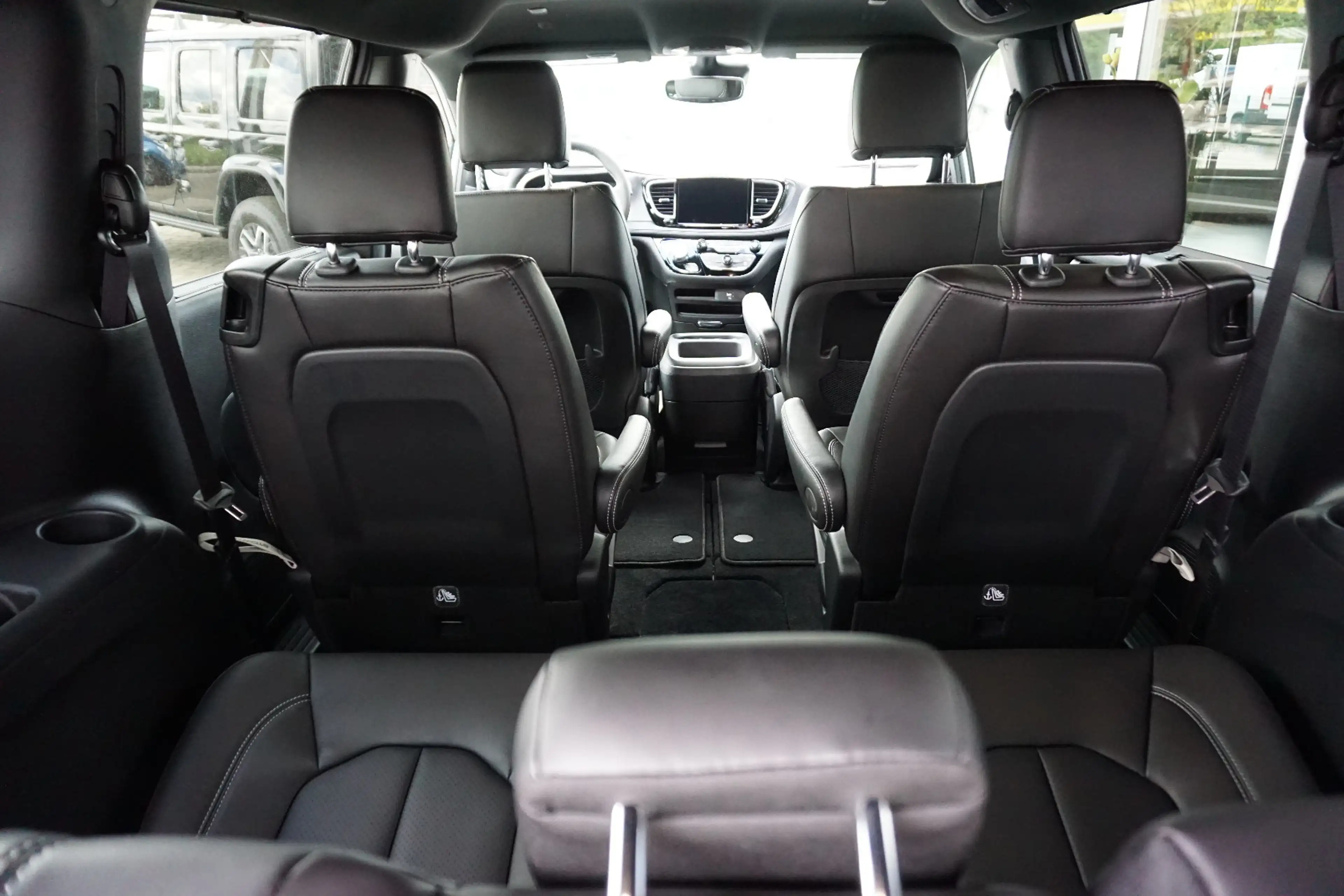 Chrysler Pacifica 3.6 Select FWD — photo 8