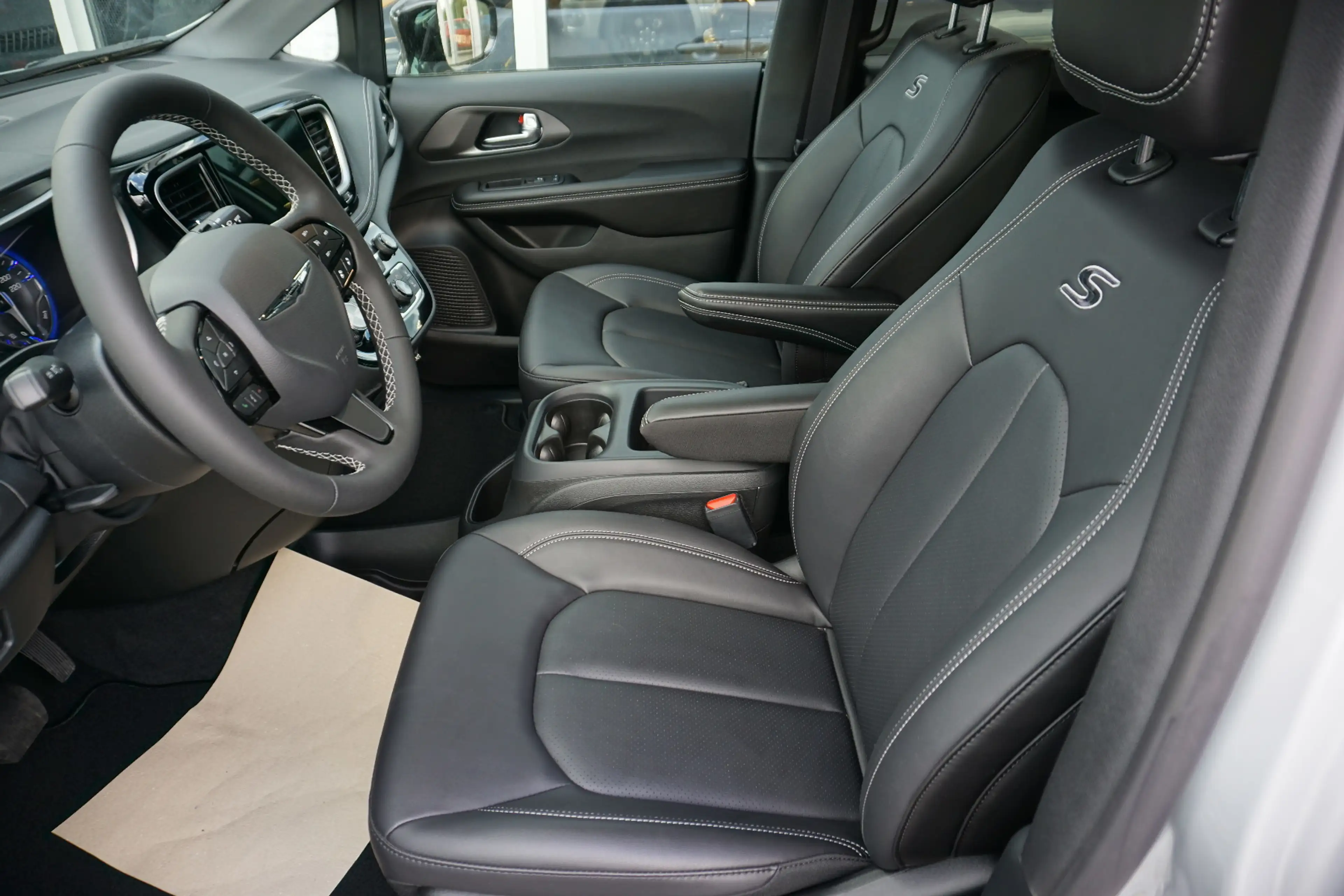 Chrysler Pacifica 3.6 Select FWD — photo 11