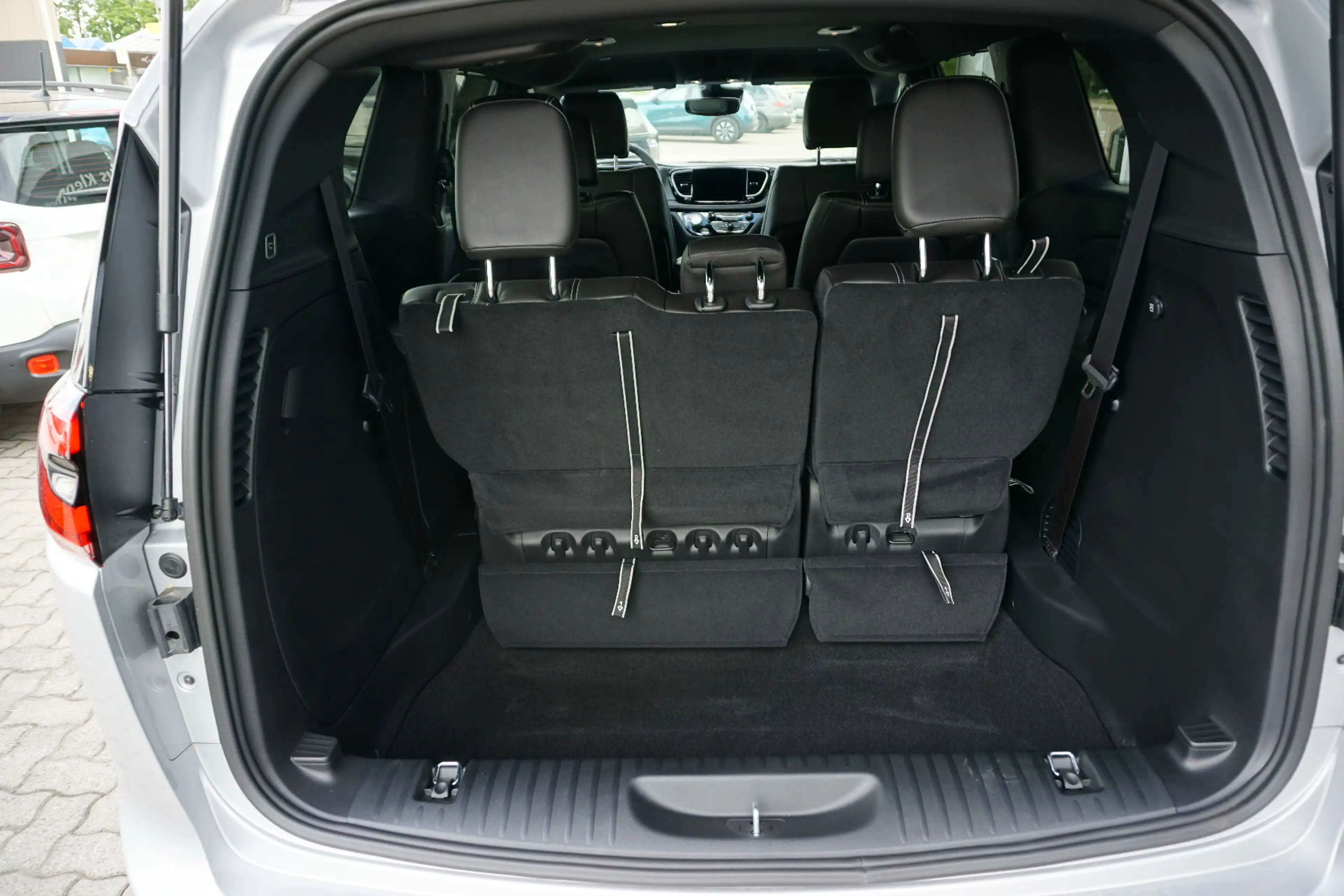 Chrysler Pacifica 3.6 Select FWD — photo 7