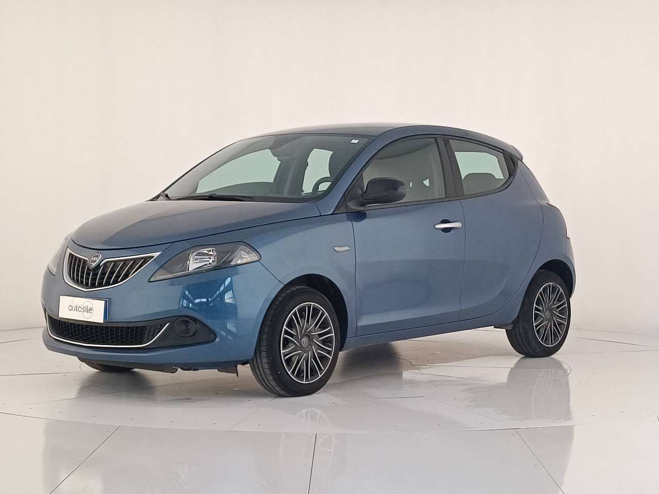 Lancia Ypsilon 1.0 FireFly Hybrid Silver