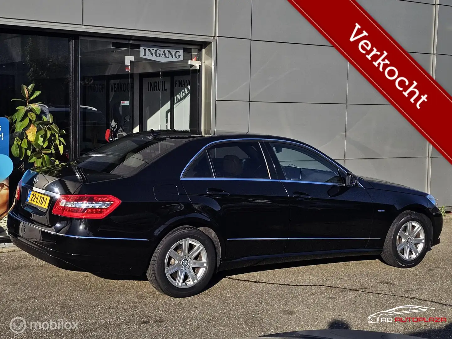 Mercedes-Benz E 200 CGI Business Class Avantgarde YOUNGTIMER Zwart - 2