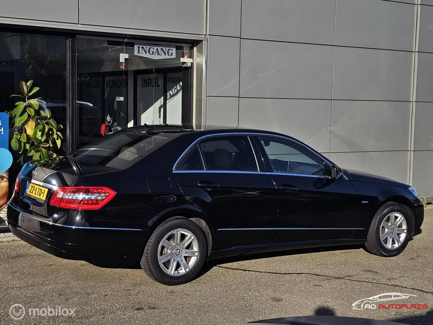 Mercedes-Benz E 200 CGI Business Class Avantgarde Zwart - 2