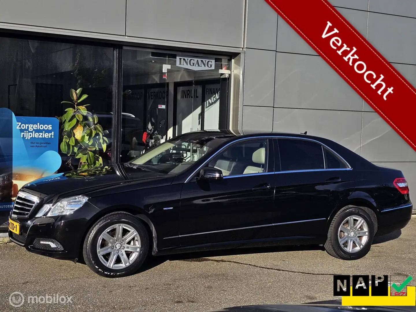 Mercedes-Benz E 200 CGI Business Class Avantgarde YOUNGTIMER Zwart - 1