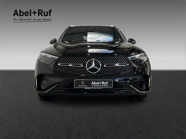Mercedes-Benz GLC 200 view 2