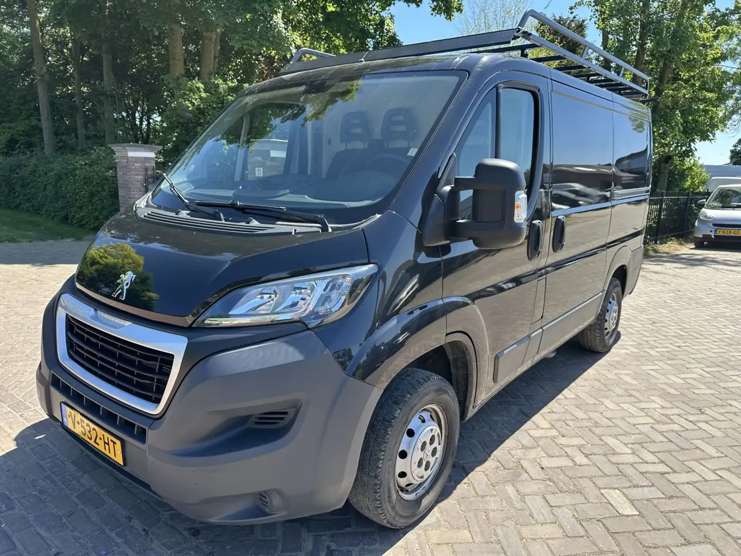 Peugeot Boxer 330 2.0 BlueHDI L1H1 Premium Noir - 1