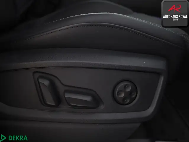 Audi Q5 view 12