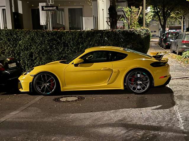 Imagine Porsche Cayman 718 Cayman GT4