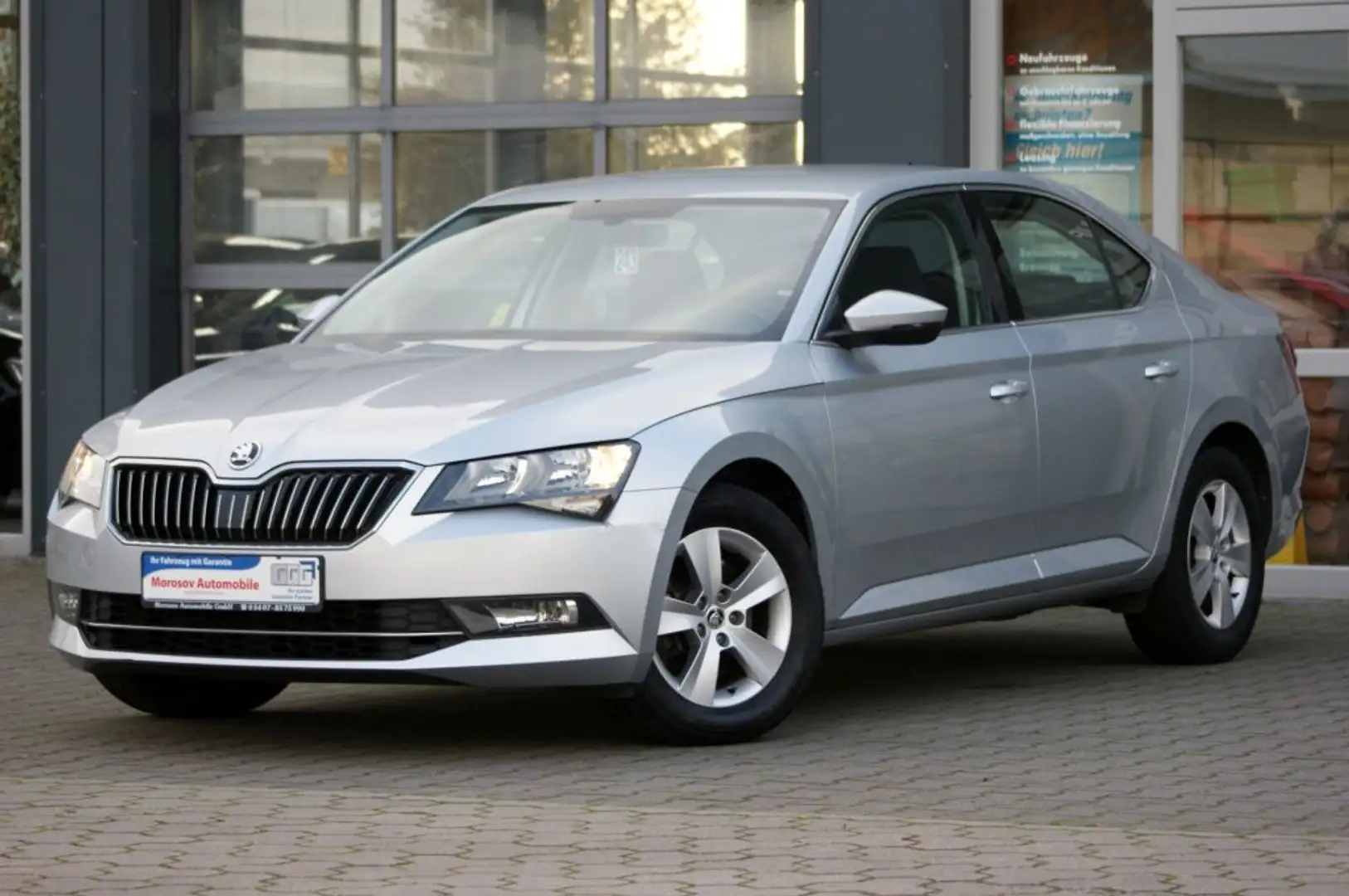 Skoda Superb 1.6 TDI DSG Ambition Silber - 1