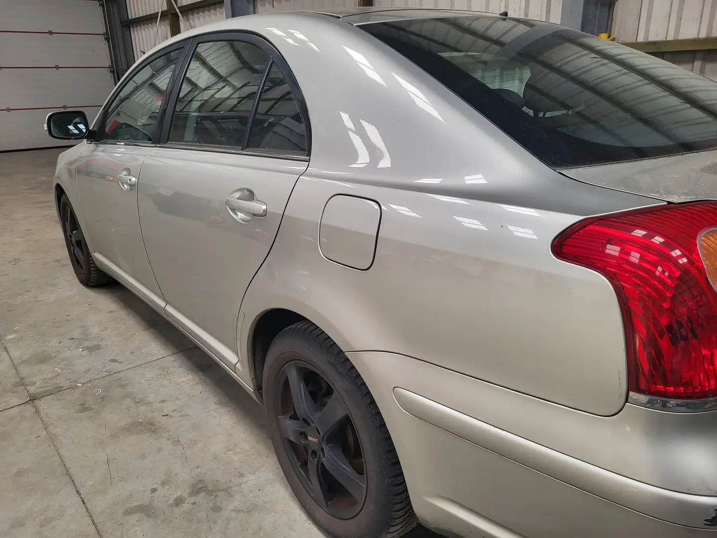 Toyota Avensis Avensis 2.0 D-4D Silber - 2