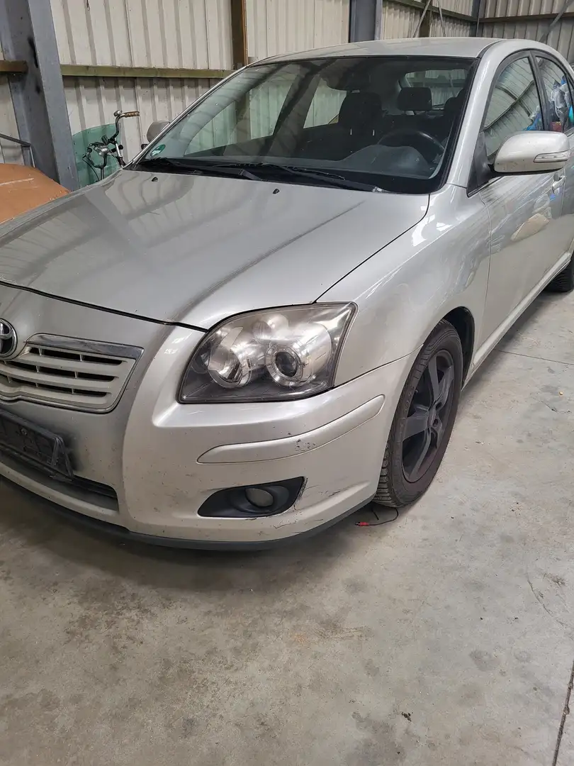 Toyota Avensis Avensis 2.0 D-4D Silber - 1