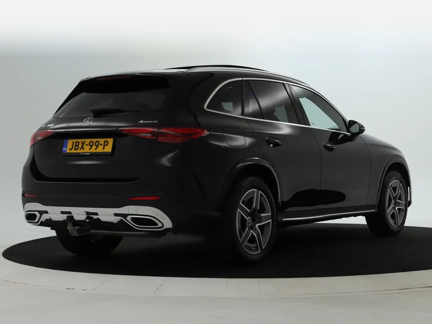 Mercedes-Benz GLC 300 e 4MATIC AMG Plug-In Hybride | Edition AMG-Line | Zwart - 2