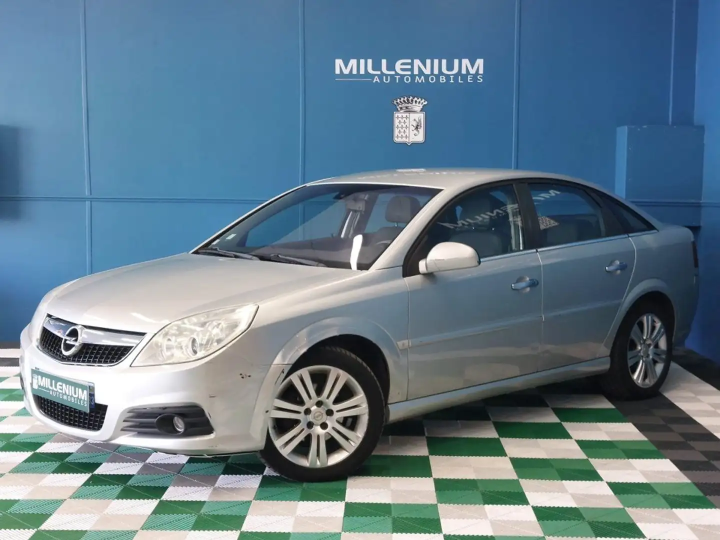 Opel Vectra 1.9 CDTI150 COSMO BA 4P Gris - 1